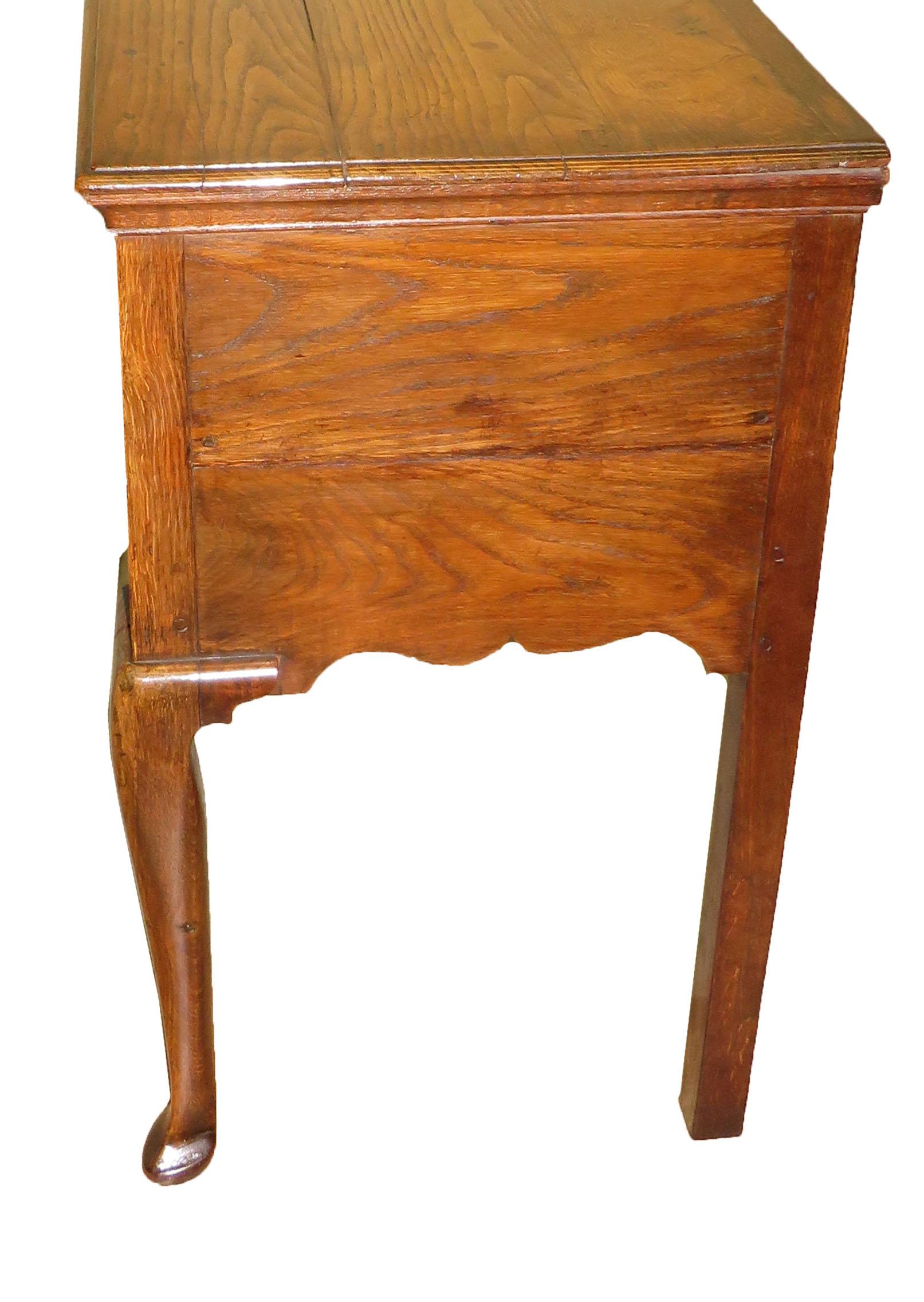 An attractive George III period oak dresser base having
Superbly figured top having three frieze drawers with
Mahogany crossbanded decoration & original brass swan
Neck handles above shaped apron with candle drawer
Raised on elegant cabriole