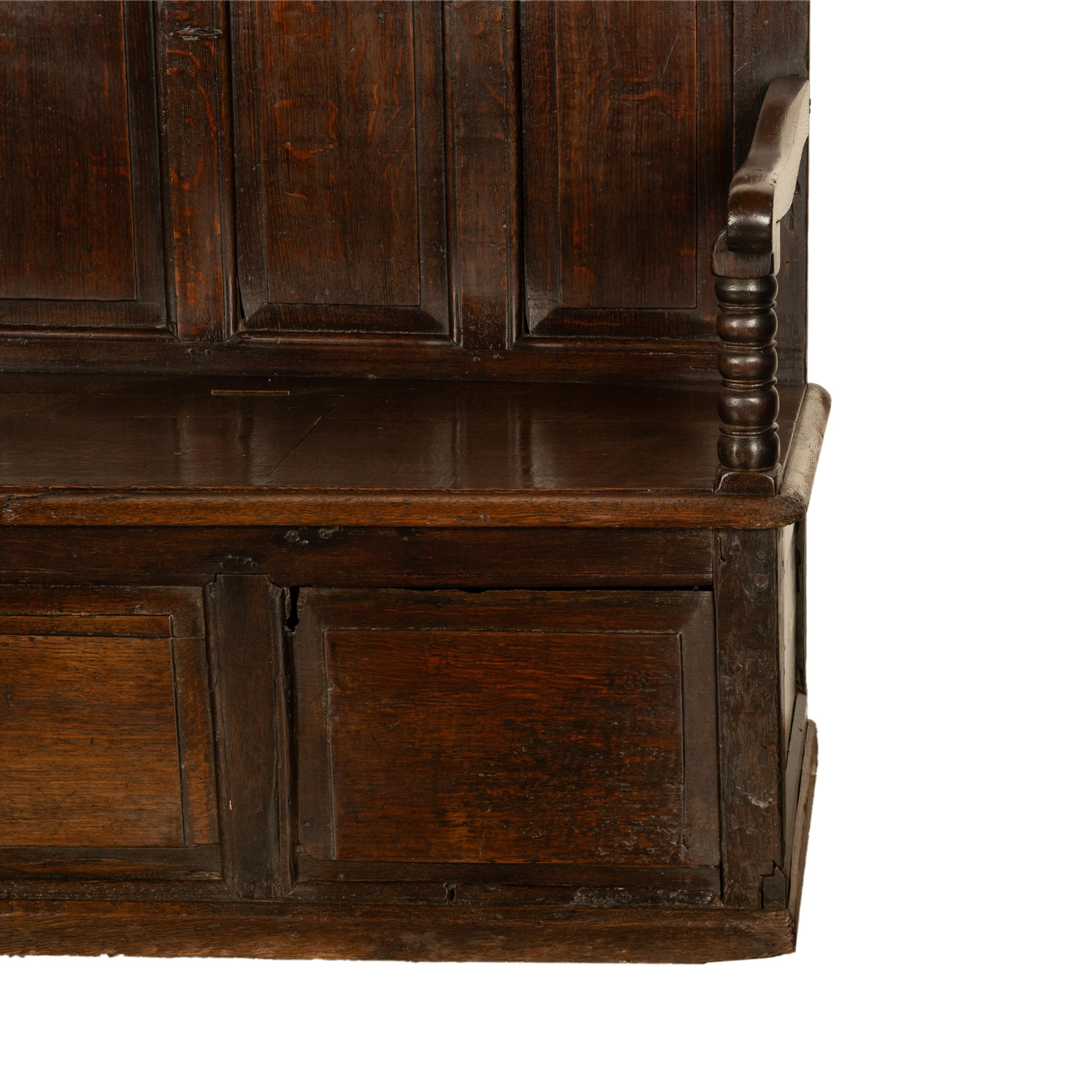 Antike georgianische Eichenholz getäfelte Schachtel Pub Tavern Settle Bench aus dem 18. Jahrhundert 1750 im Angebot 5