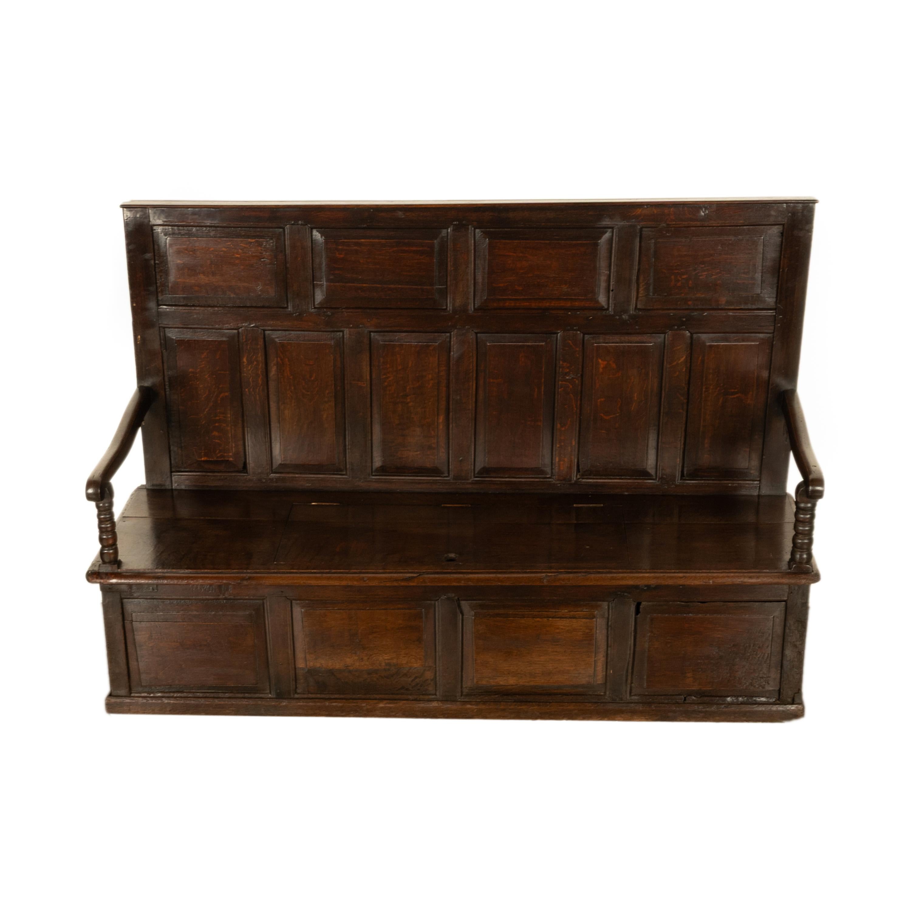 Antike georgianische Eichenholz getäfelte Schachtel Pub Tavern Settle Bench aus dem 18. Jahrhundert 1750 (George II.) im Angebot