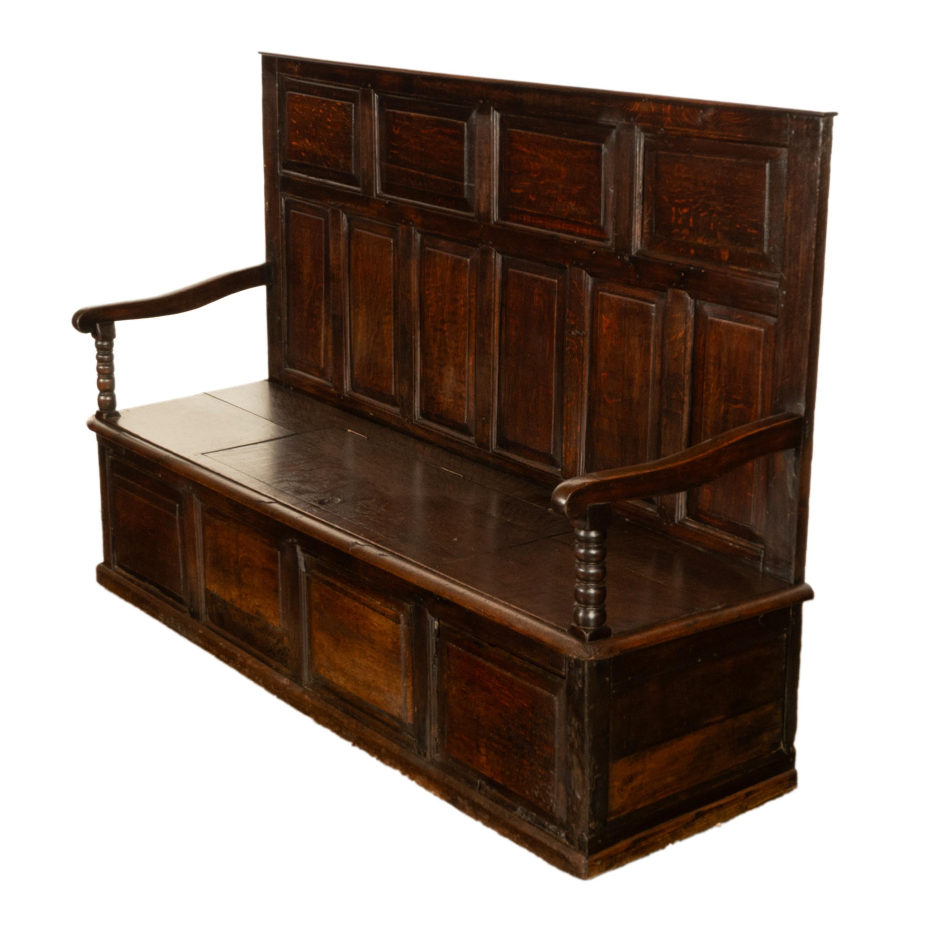 Antike georgianische Eichenholz getäfelte Schachtel Pub Tavern Settle Bench aus dem 18. Jahrhundert 1750 (Englisch) im Angebot
