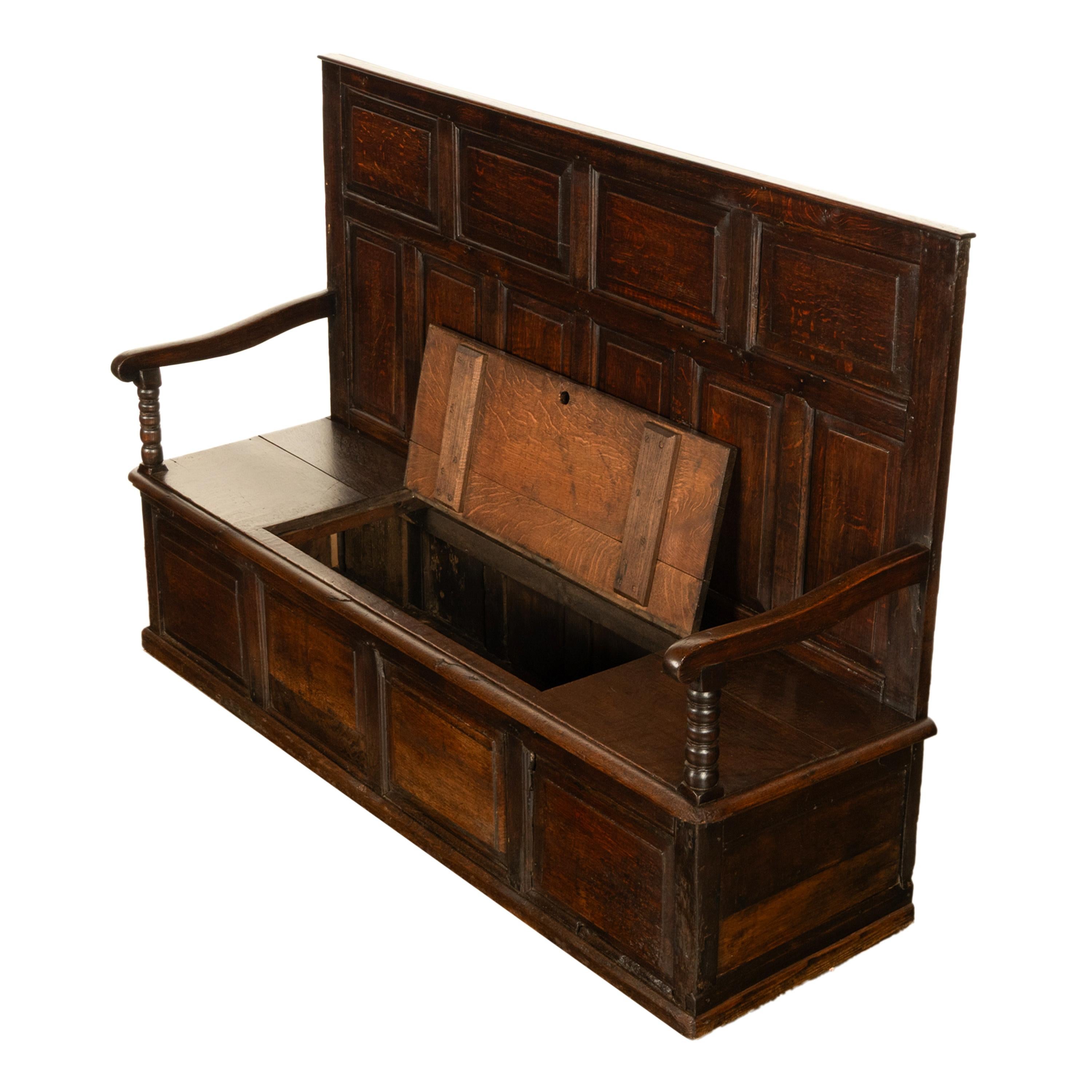 Antike georgianische Eichenholz getäfelte Schachtel Pub Tavern Settle Bench aus dem 18. Jahrhundert 1750 im Zustand „Gut“ im Angebot in Portland, OR