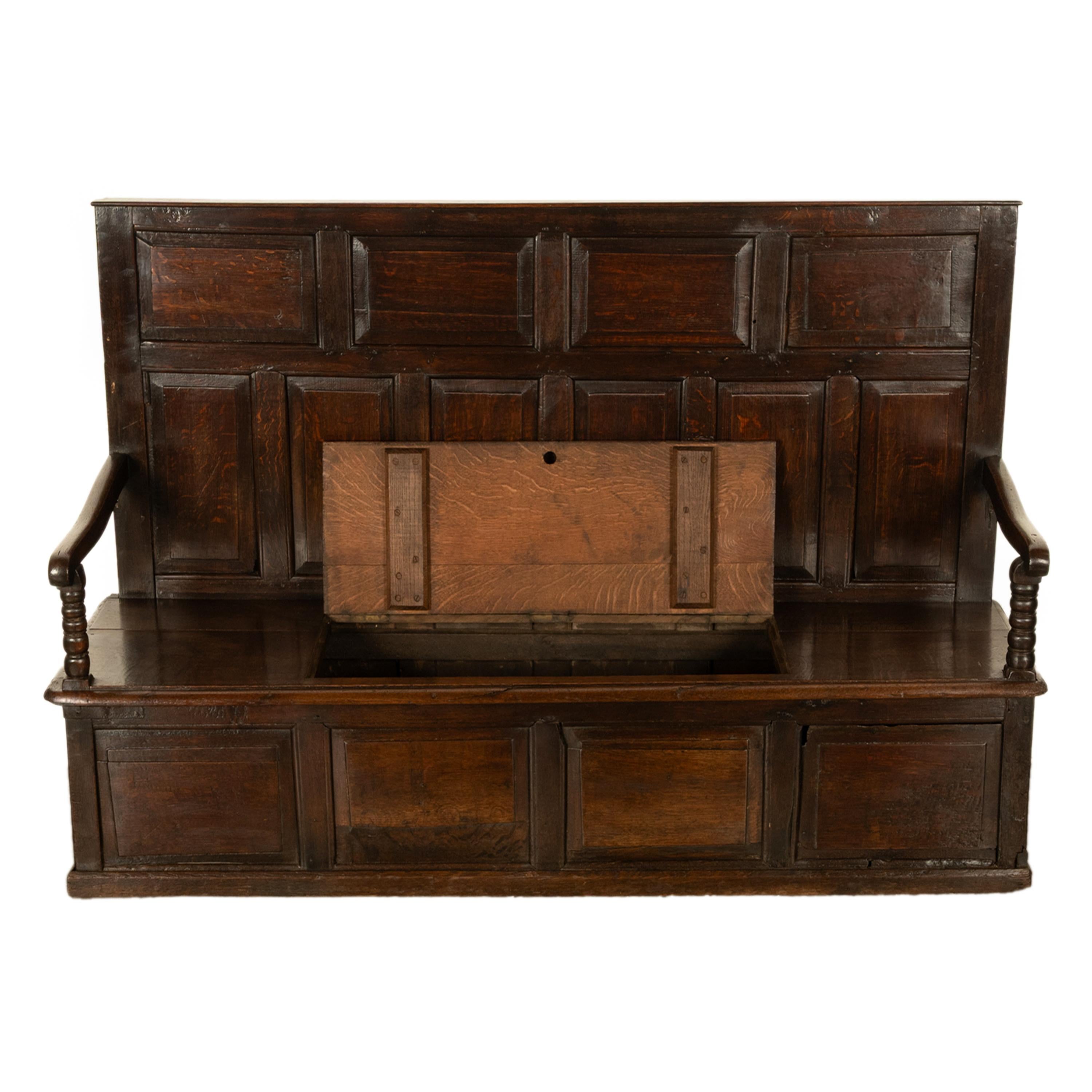 Antike georgianische Eichenholz getäfelte Schachtel Pub Tavern Settle Bench aus dem 18. Jahrhundert 1750 (Mitte des 18. Jahrhunderts) im Angebot