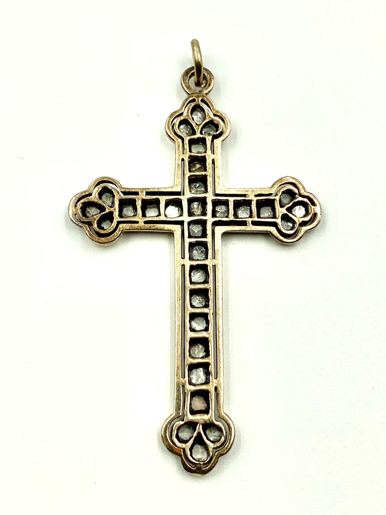 cross with trilobed terminals
