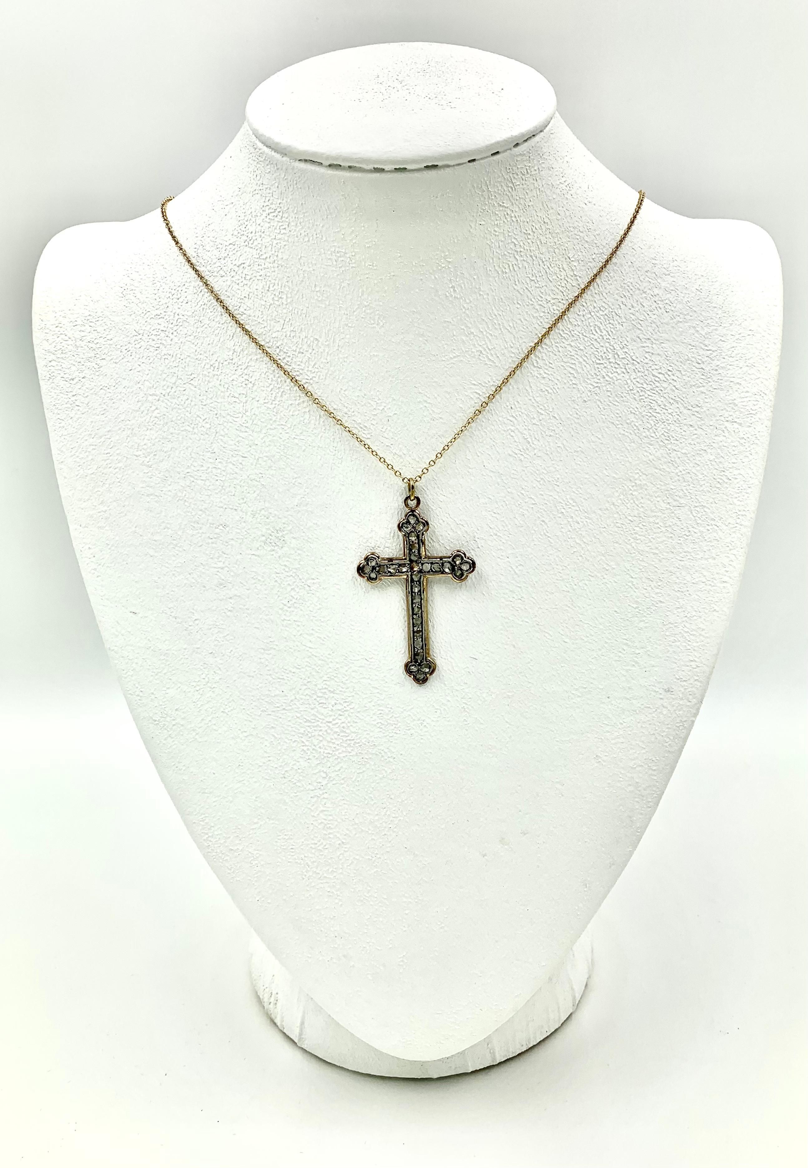 Antique 18th Century Georgian Rose Cut Diamond 14K Rose Gold Trilobed Cross In Good Condition For Sale In New York, NY