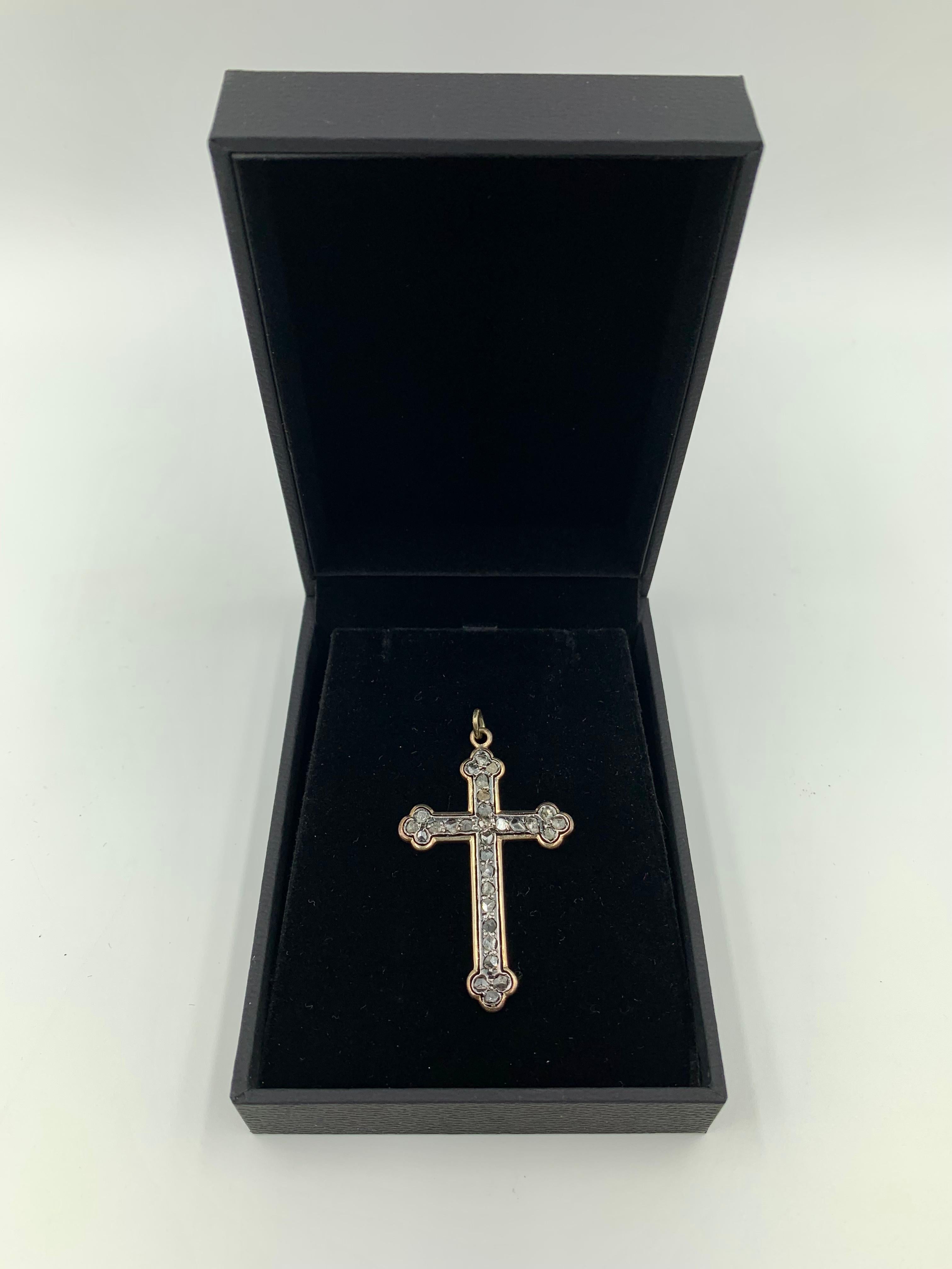 Croix antique géorgienne du 18ème siècle en or rose 14 carats avec diamants taille rose en vente 2