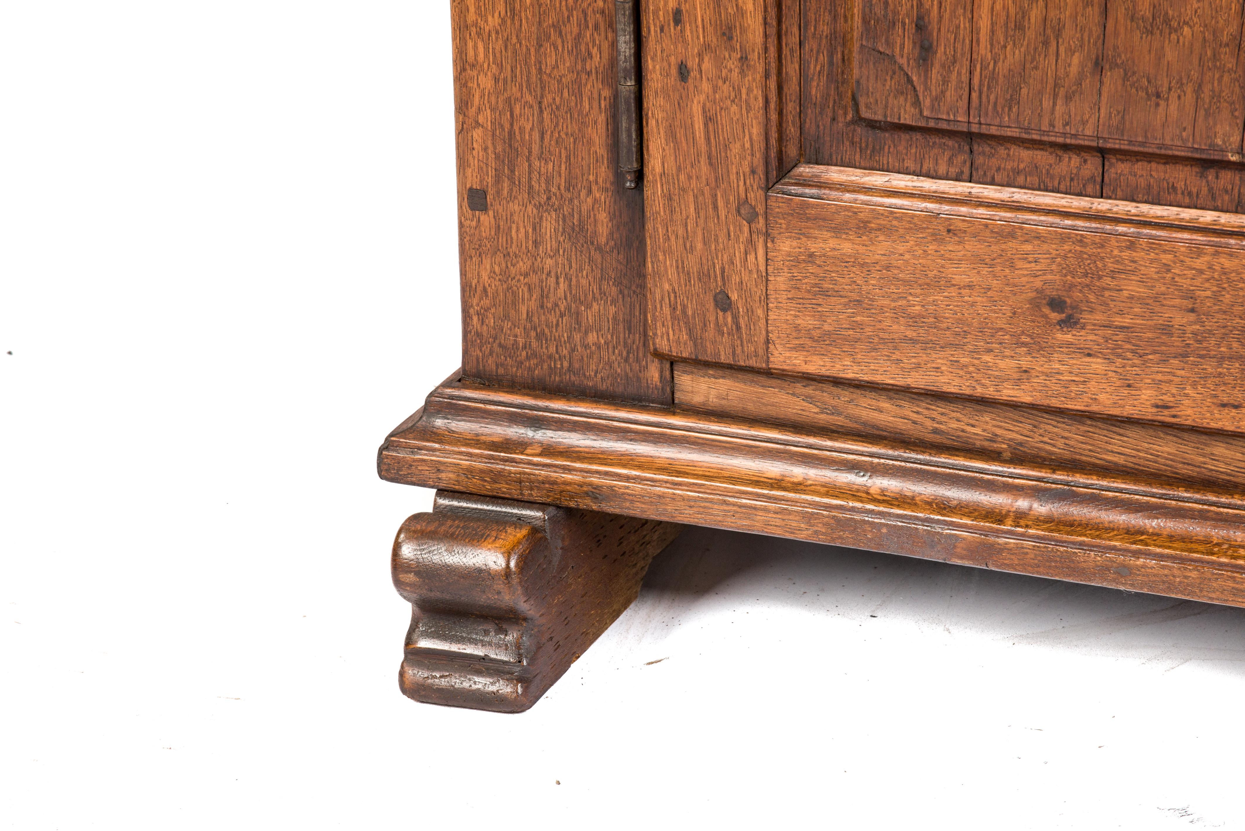Steel Antique 18th Century German Baroque Warm Brown Solid Oak Display Cabinet For Sale