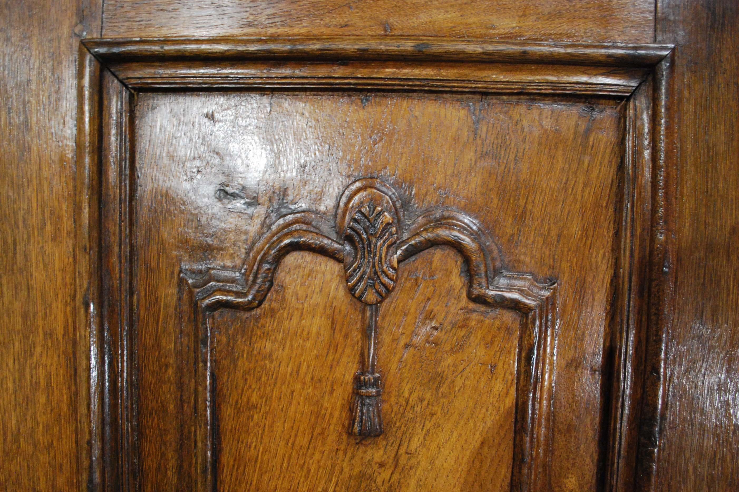 Antique 18th Century German Oak Two-Door Cabinet or Wardrobe For Sale 4