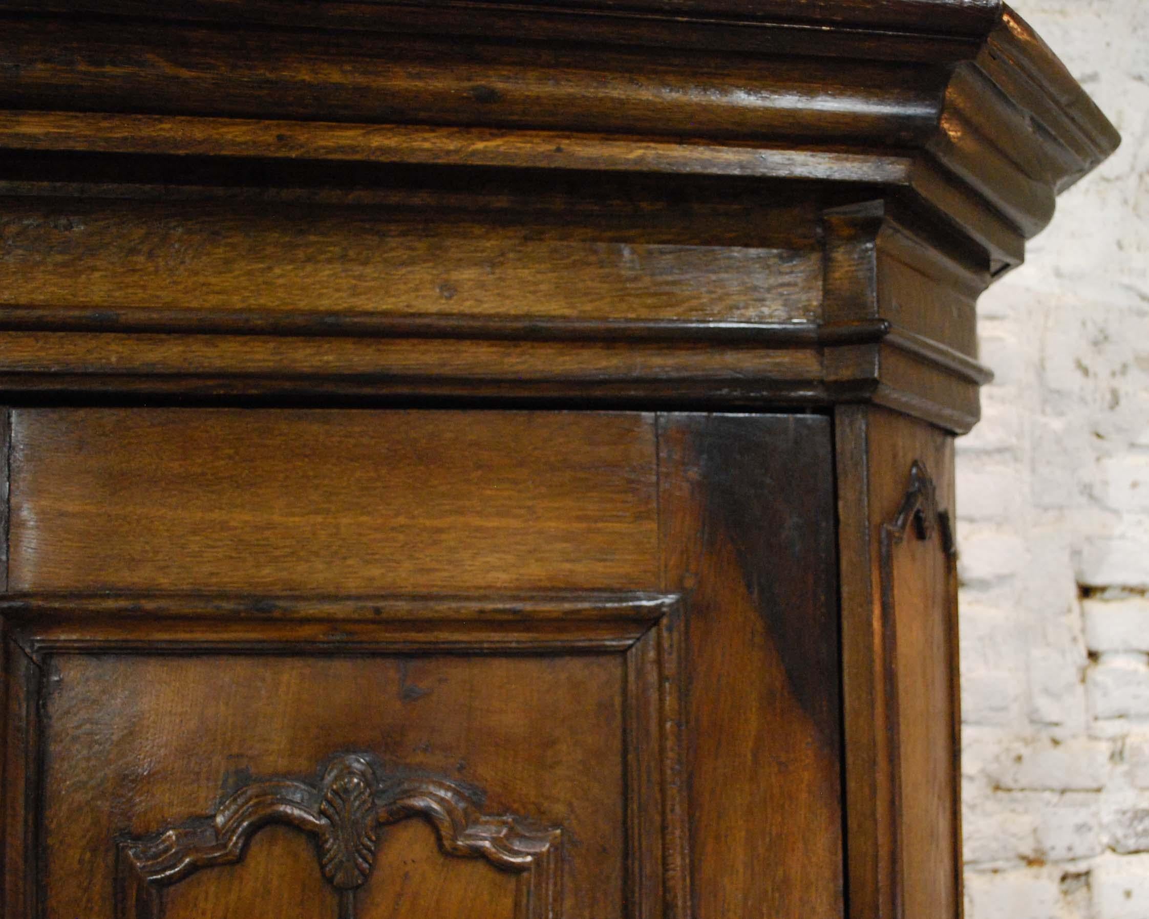 Antique 18th Century German Oak Two-Door Cabinet or Wardrobe For Sale 2