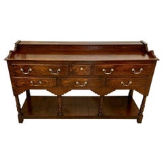 Ancienne base de commode en chêne de qualité Glamorganshire du 18ème siècle