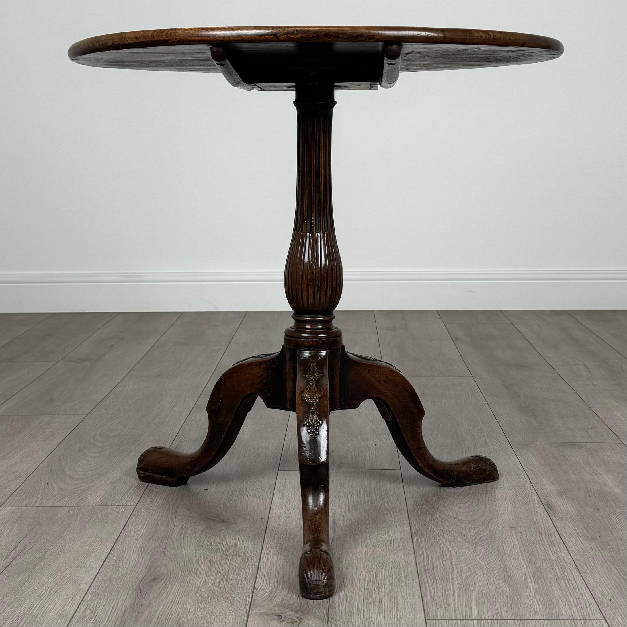This exceptional 18th-century small circular tilt-top table is a rare and beautiful find, crafted from high-quality mahogany. The top is made from a single, solid piece of mahogany, showcasing a magnificent grain and rich colour that enhances the