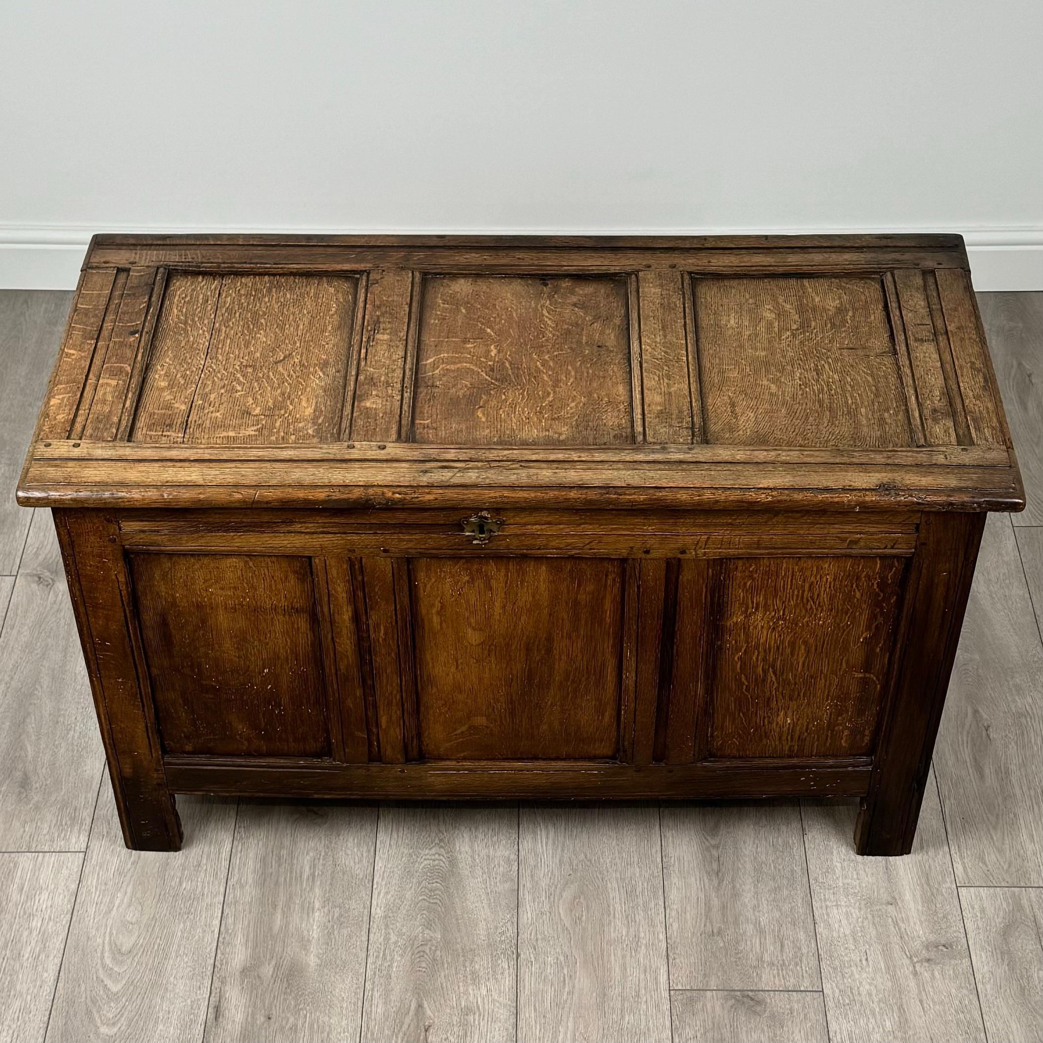 Antico forziere di buona qualità del XVIII secolo in Oak ( REF AFS-3511 ) in vendita 4