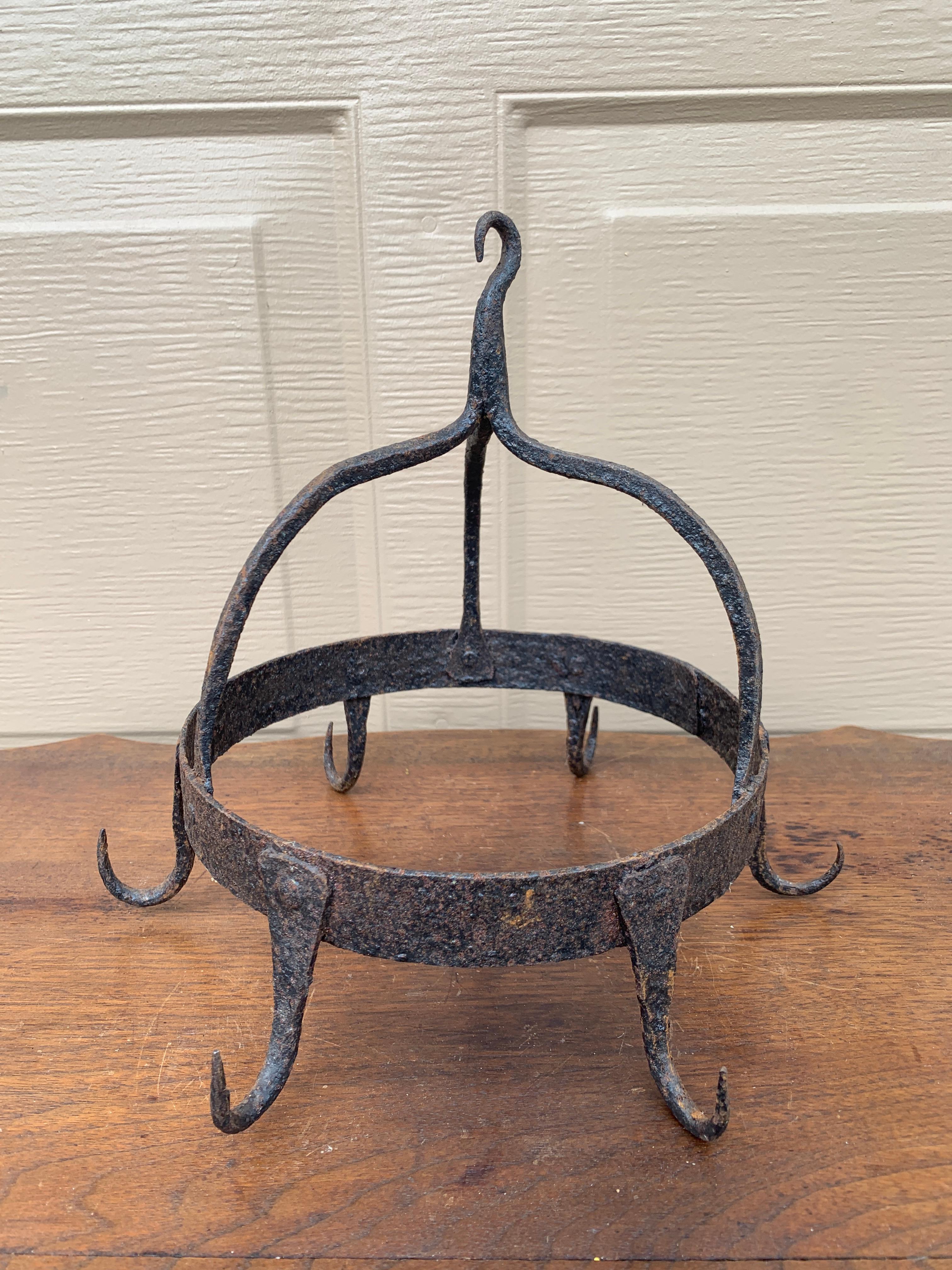 Ancien porte-gibier ou porte-pot en fer forgé à la main du 18e siècle en vente 3