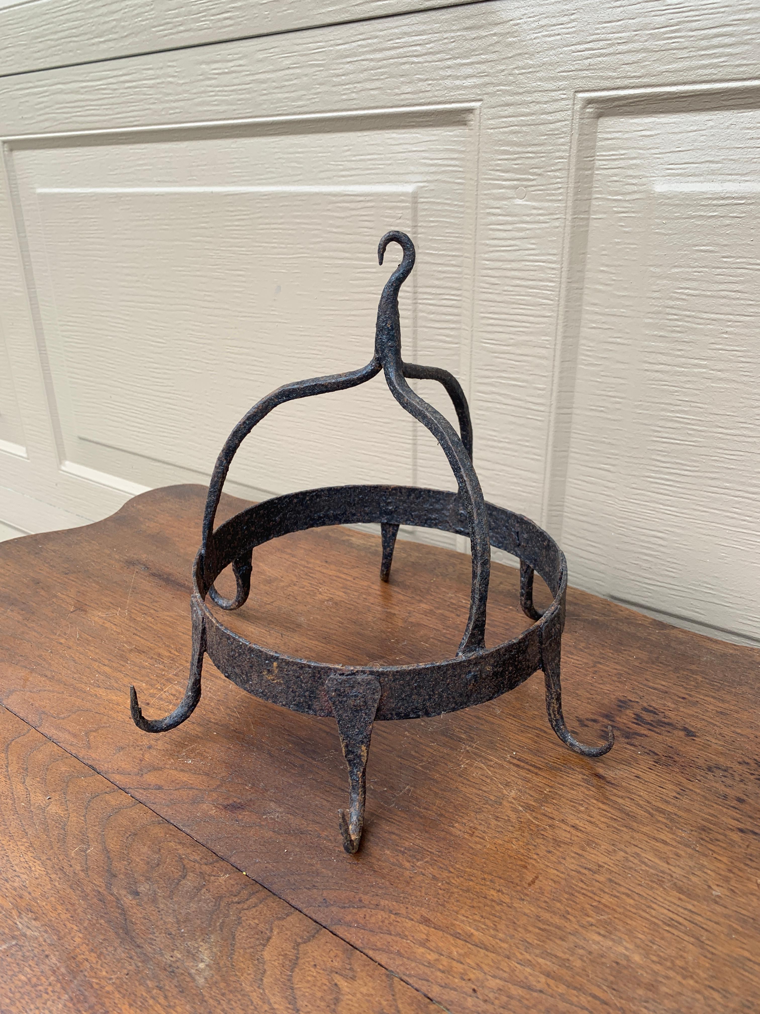 Ancien porte-gibier ou porte-pot en fer forgé à la main du 18e siècle en vente 4