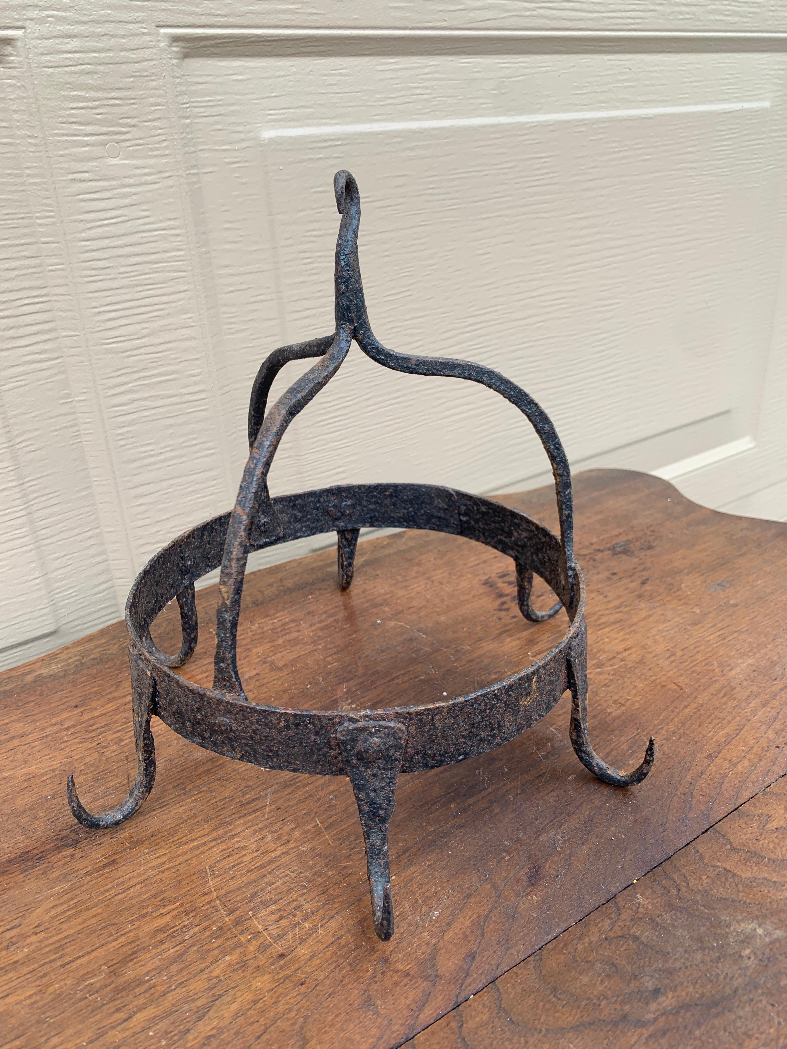 Ancien porte-gibier ou porte-pot en fer forgé à la main du 18e siècle en vente 5