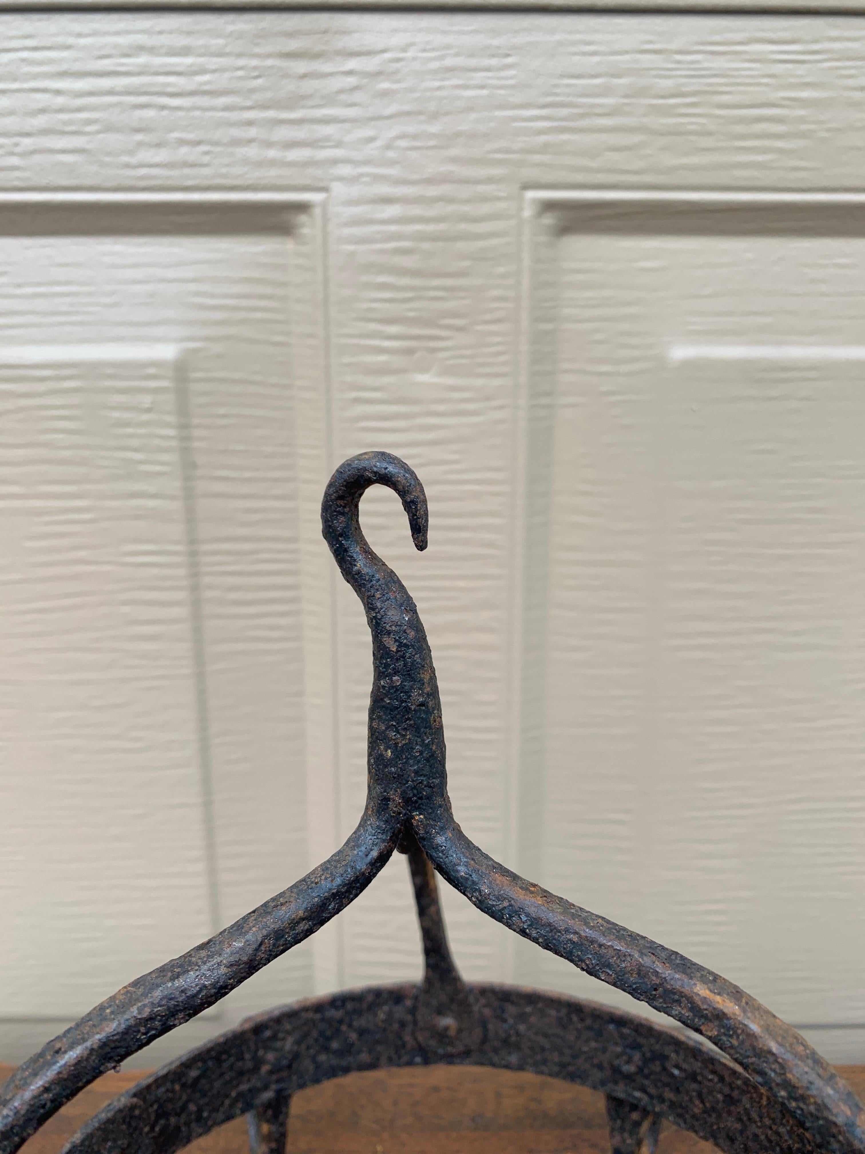 Ancien porte-gibier ou porte-pot en fer forgé à la main du 18e siècle Bon état - En vente à Elkhart, IN