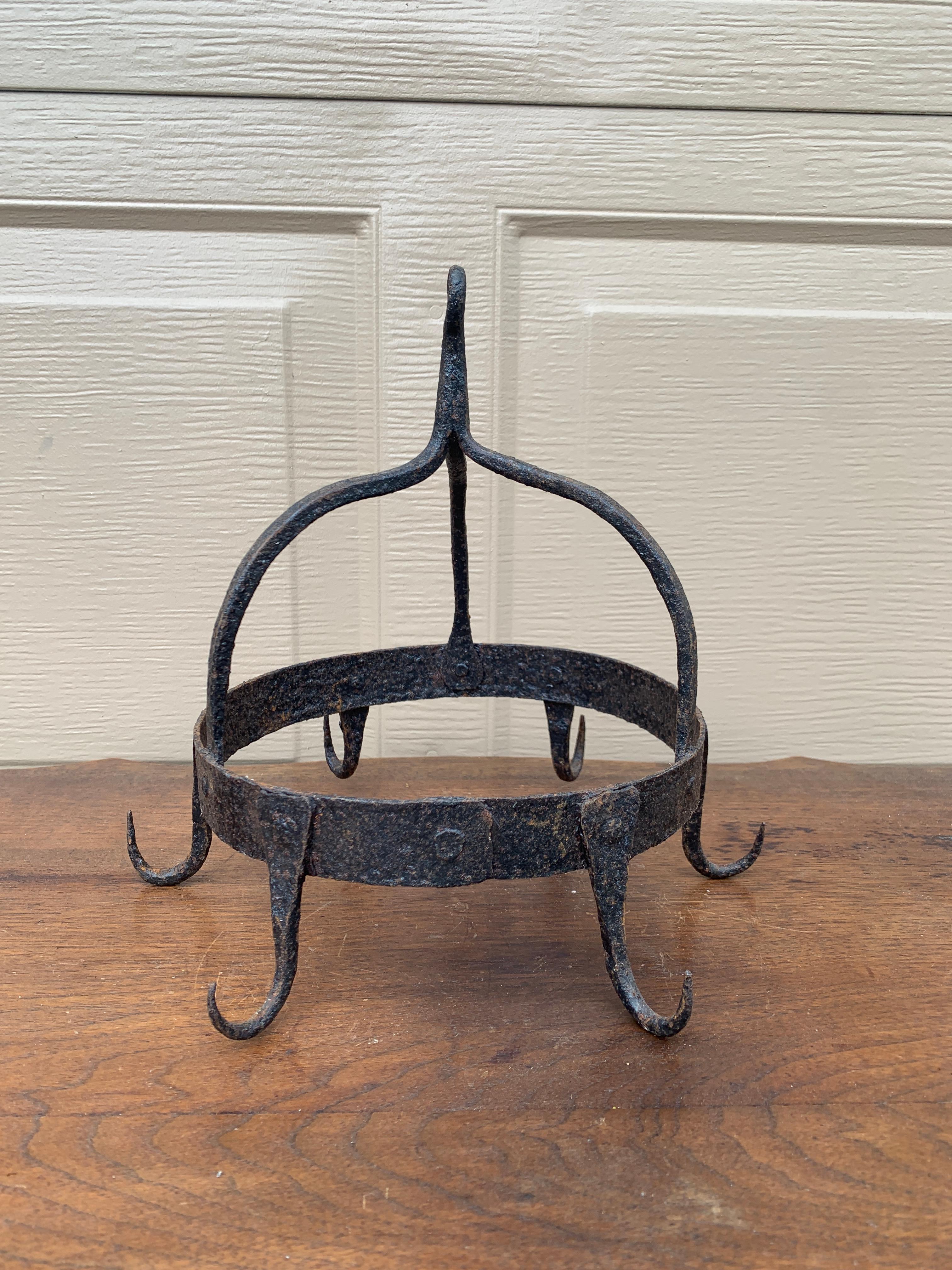 Ancien porte-gibier ou porte-pot en fer forgé à la main du 18e siècle en vente 2