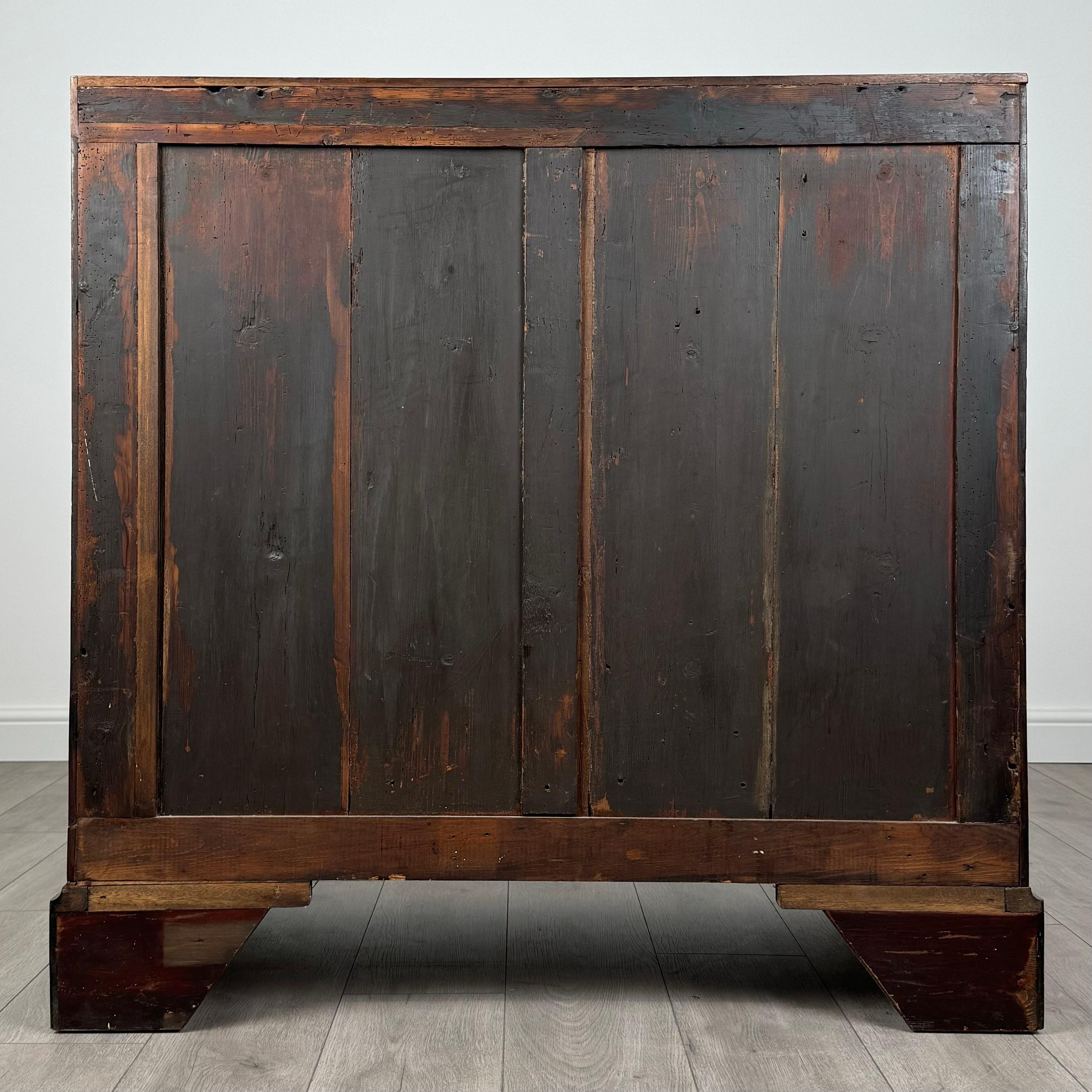 Bureau ancien du 18ème siècle en chêne fortement sculpté (REF AF-3520) en vente 1