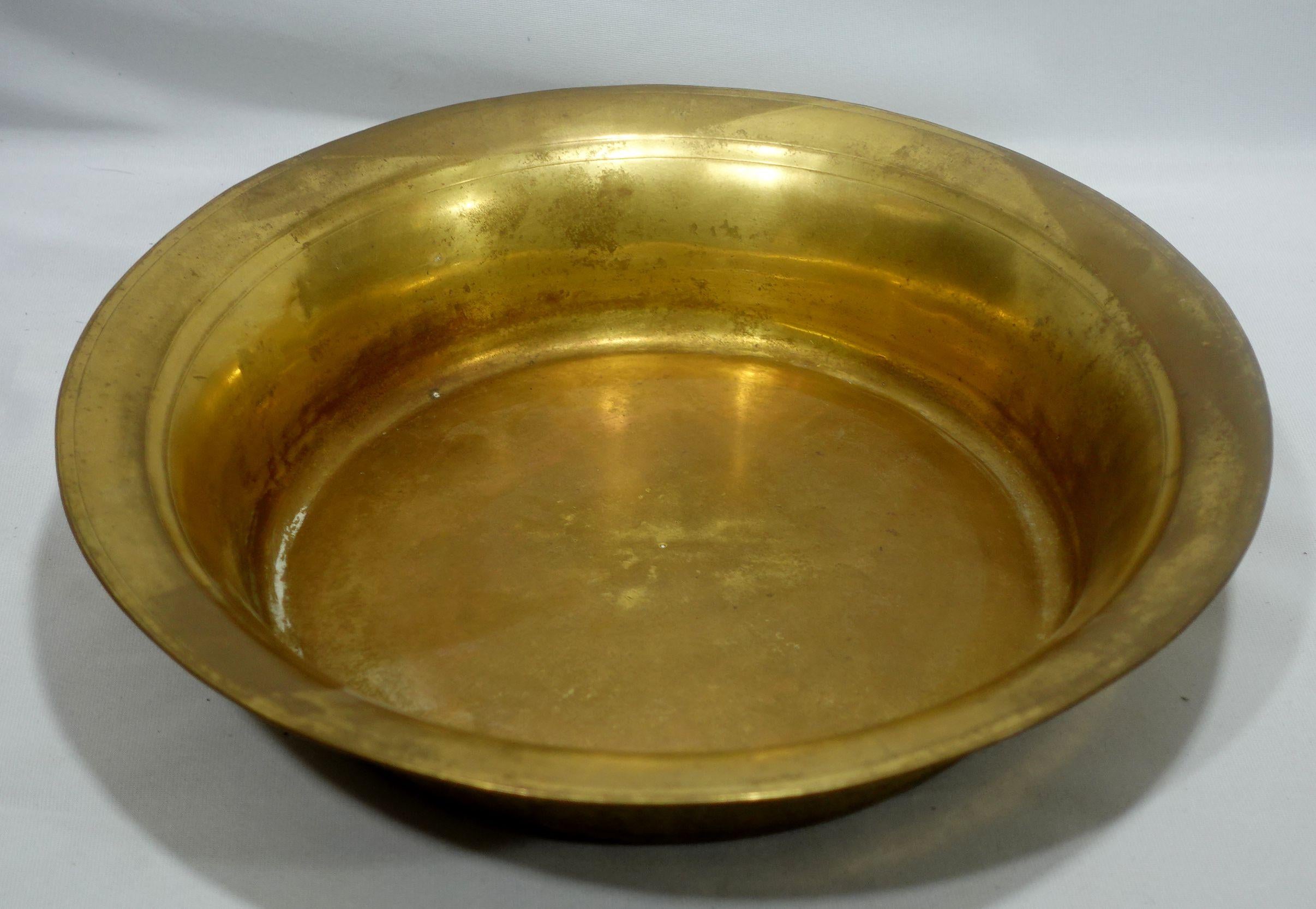 English Antique 18th Century Heavy Hand Hammered British Brass Basin, BS#02 For Sale