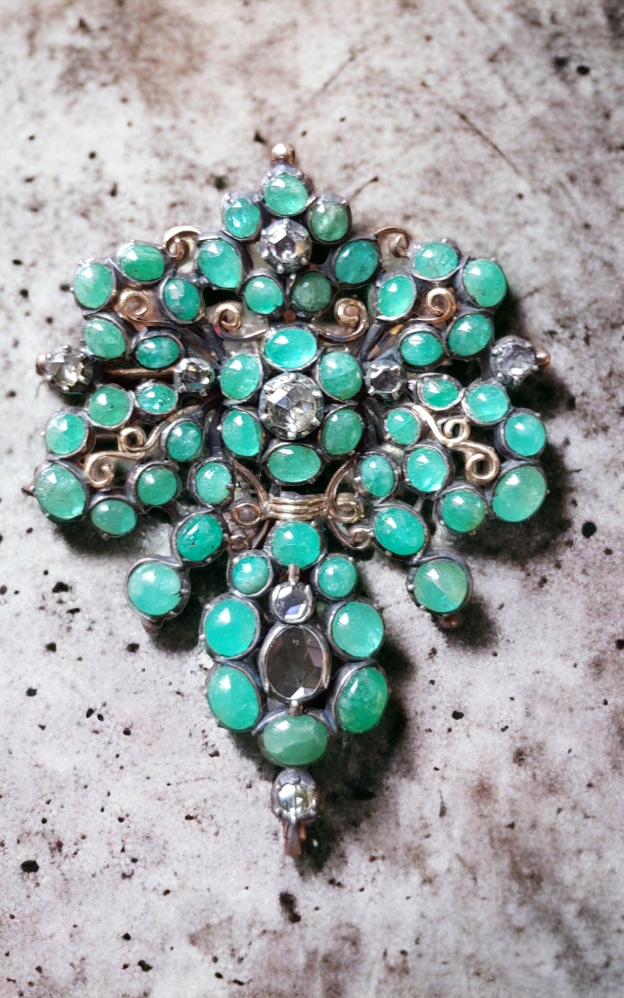 Antique 18th Century Iberian Emerald Cabochon & Rose-Cut Diamond Pendant/Brooch  For Sale 2