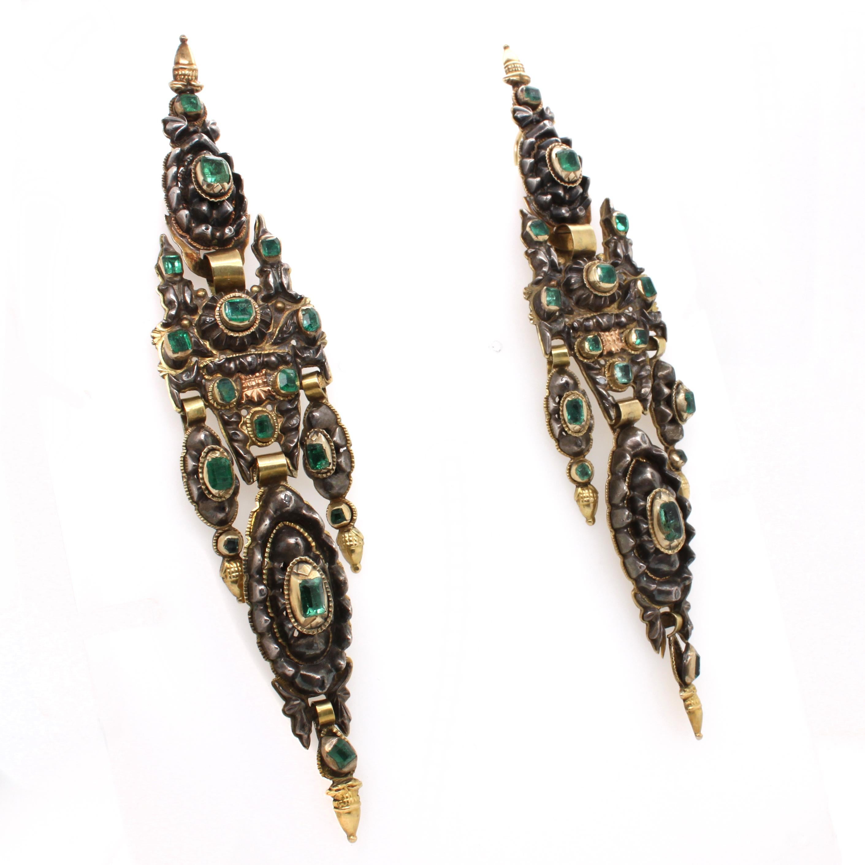 Antike iberische Smaragd-Kronleuchter-Ohrringe aus dem 18. Jahrhundert (Georgian) im Angebot