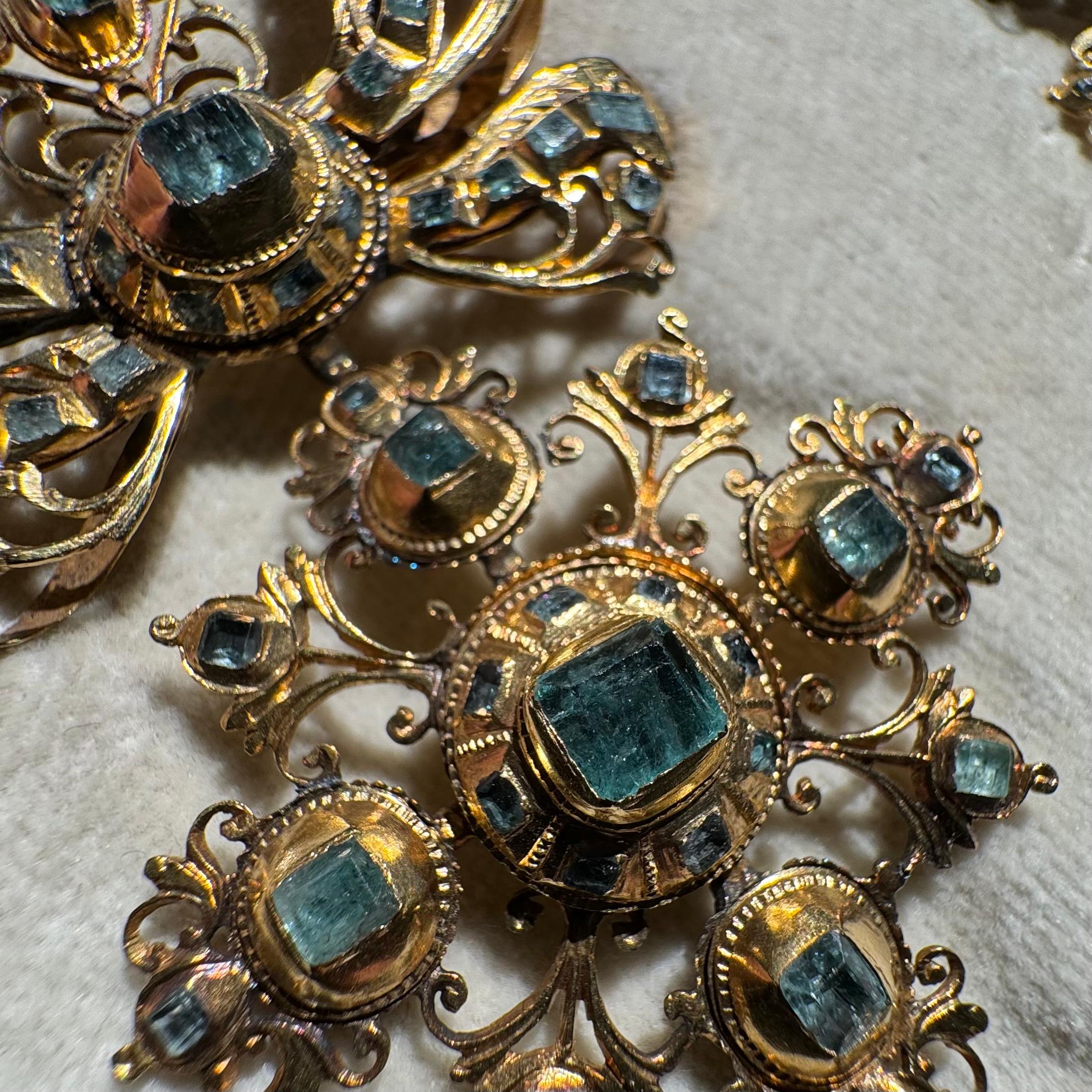 Women's or Men's Antique 18th Century Iberian Emerald Earrings Brooch/Pendant Demi Parure Spanish For Sale