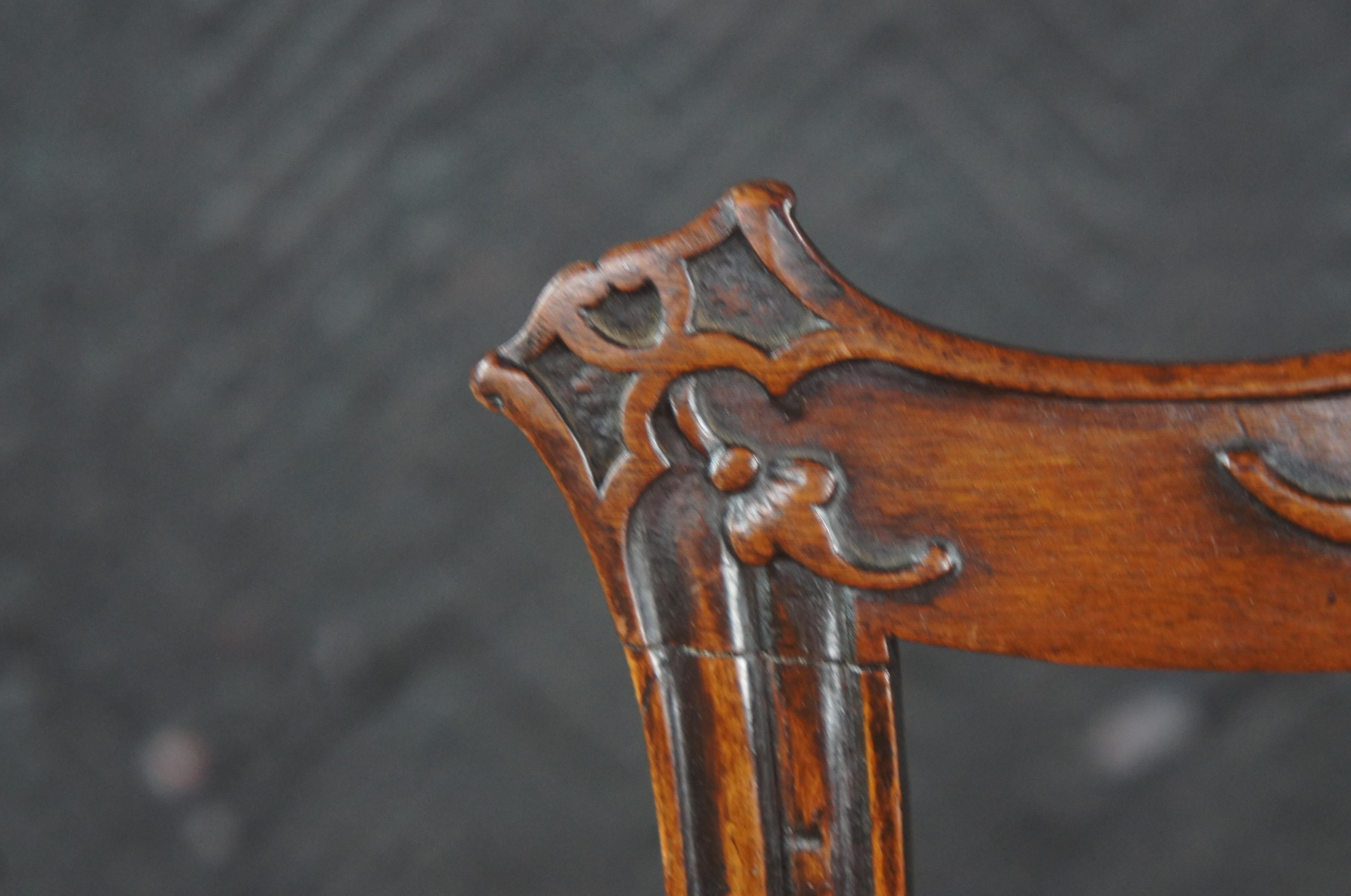 Antiguo Sillón Irlandés Chippendale de Caoba del Siglo XVIII con Brazos de Bola y Garra en venta 10