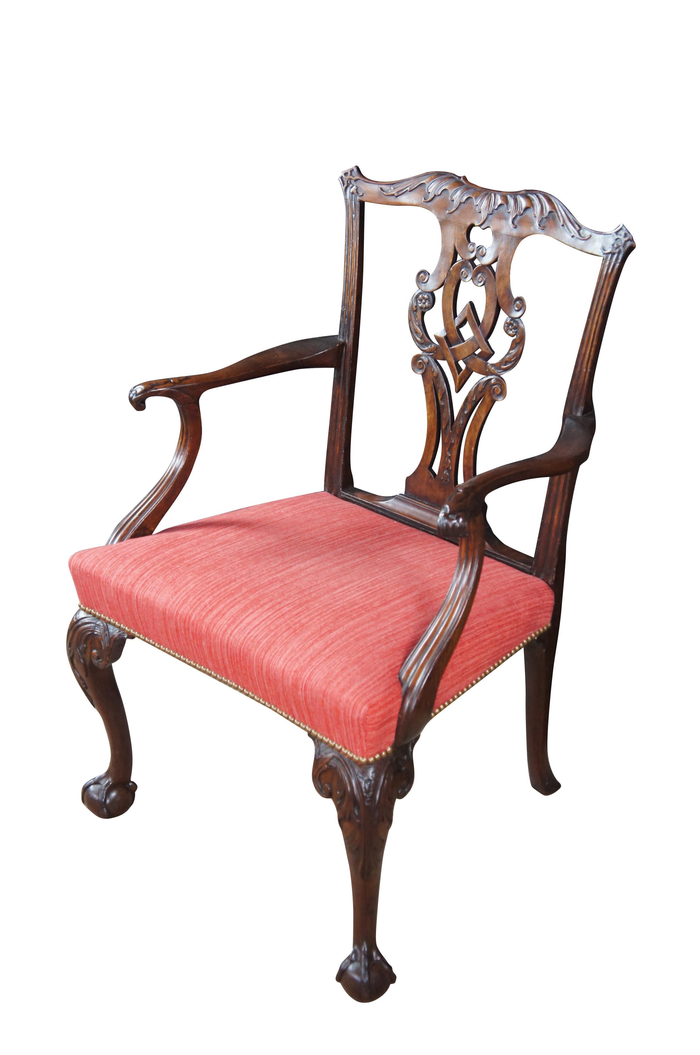Antiguo Sillón Irlandés Chippendale de Caoba del Siglo XVIII con Brazos de Bola y Garra en Bueno estado para la venta en Dayton, OH