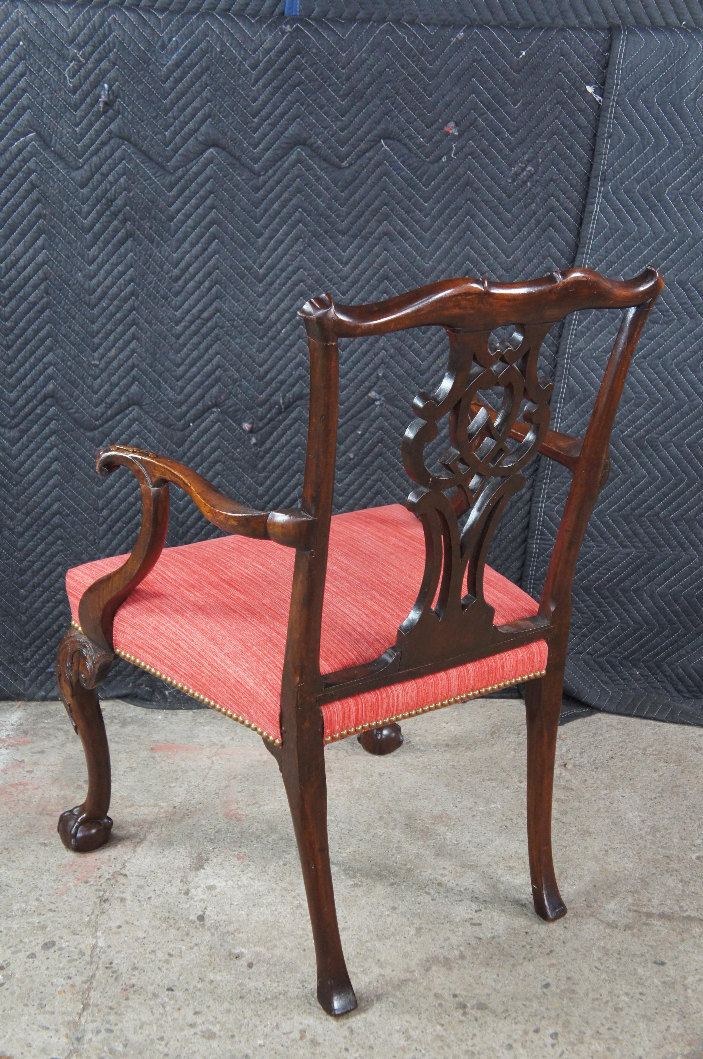 Antiguo Sillón Irlandés Chippendale de Caoba del Siglo XVIII con Brazos de Bola y Garra Tela en venta