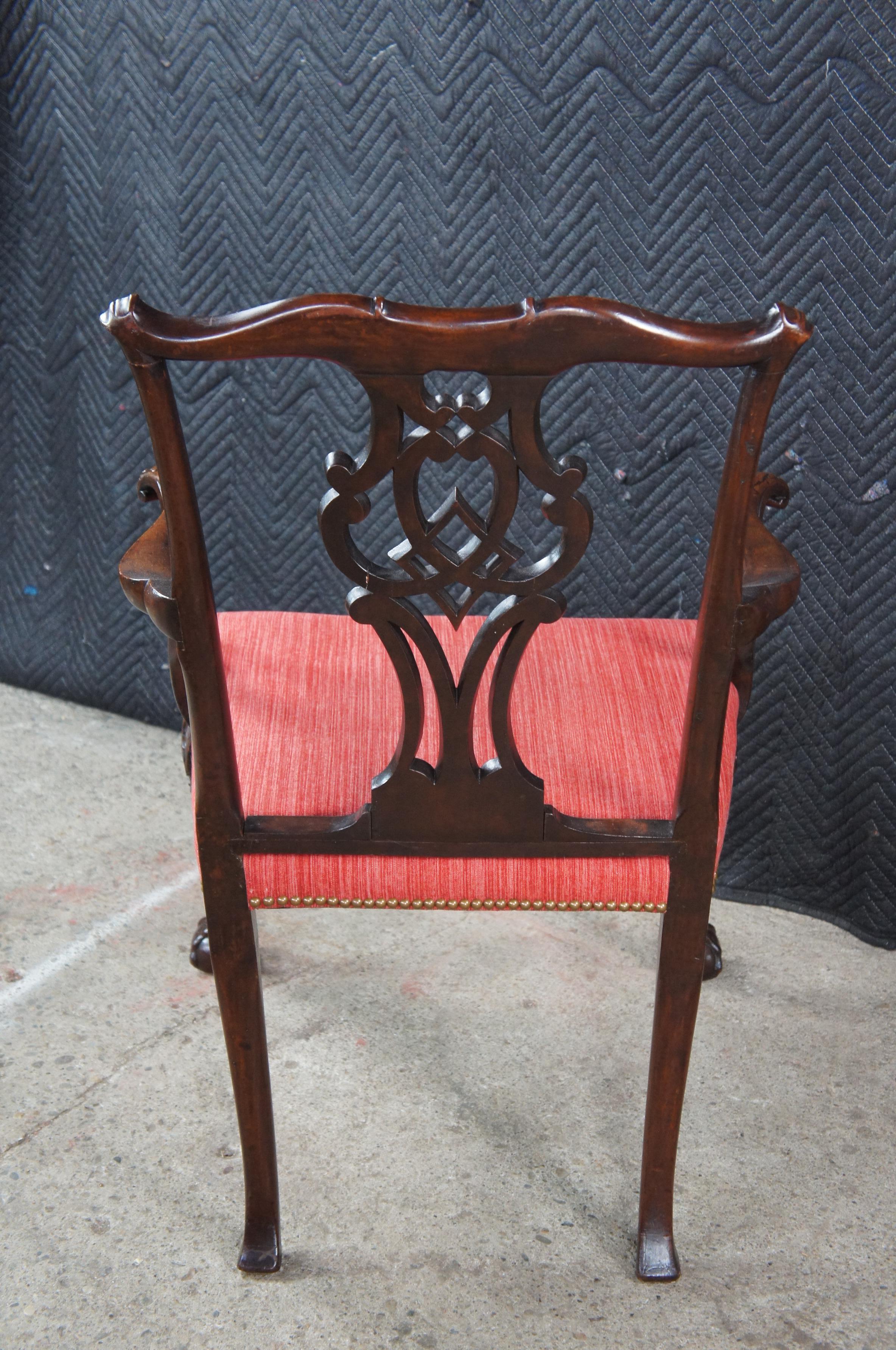 Antiguo Sillón Irlandés Chippendale de Caoba del Siglo XVIII con Brazos de Bola y Garra en venta 1