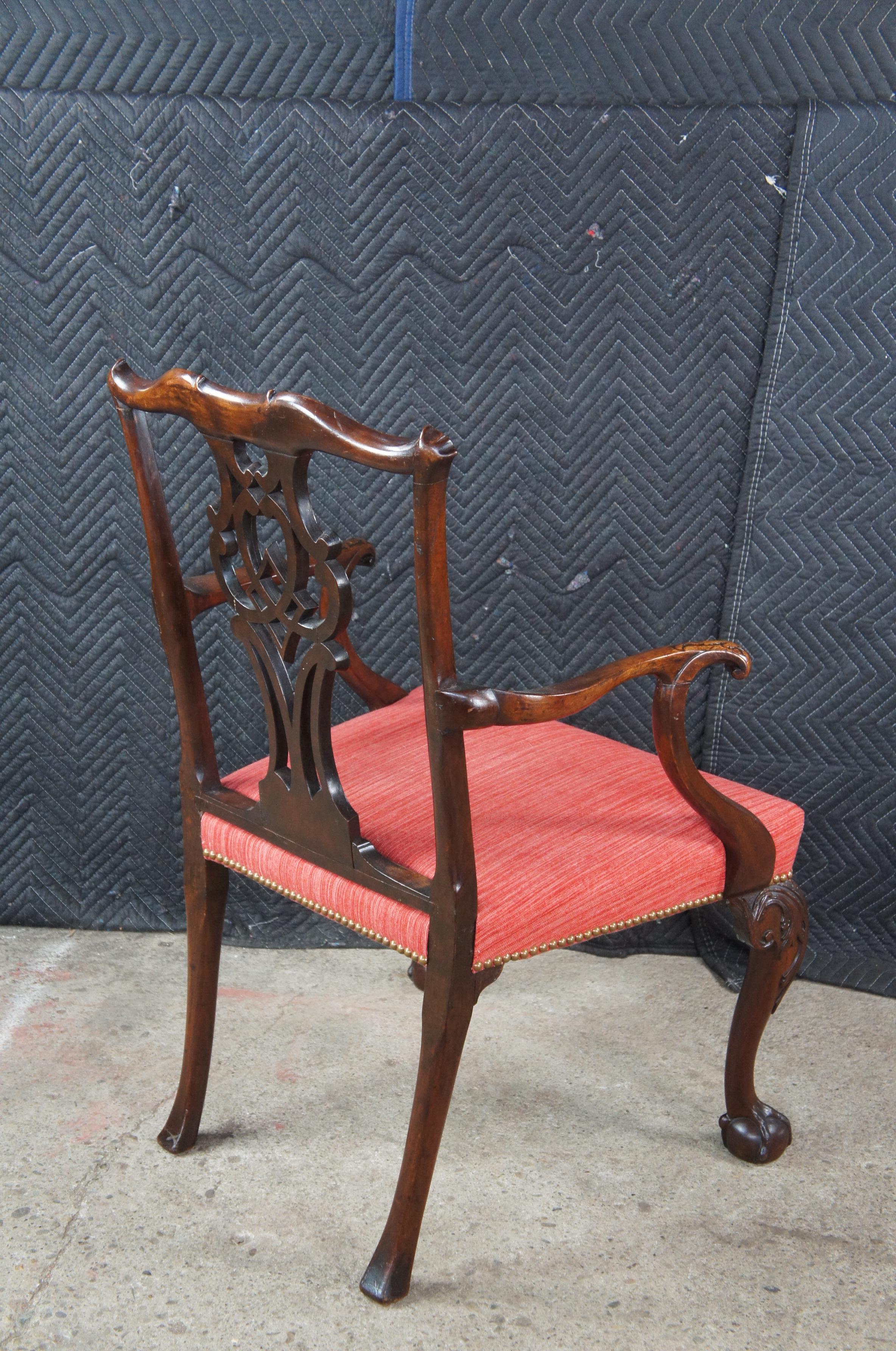 Antiguo Sillón Irlandés Chippendale de Caoba del Siglo XVIII con Brazos de Bola y Garra en venta 2