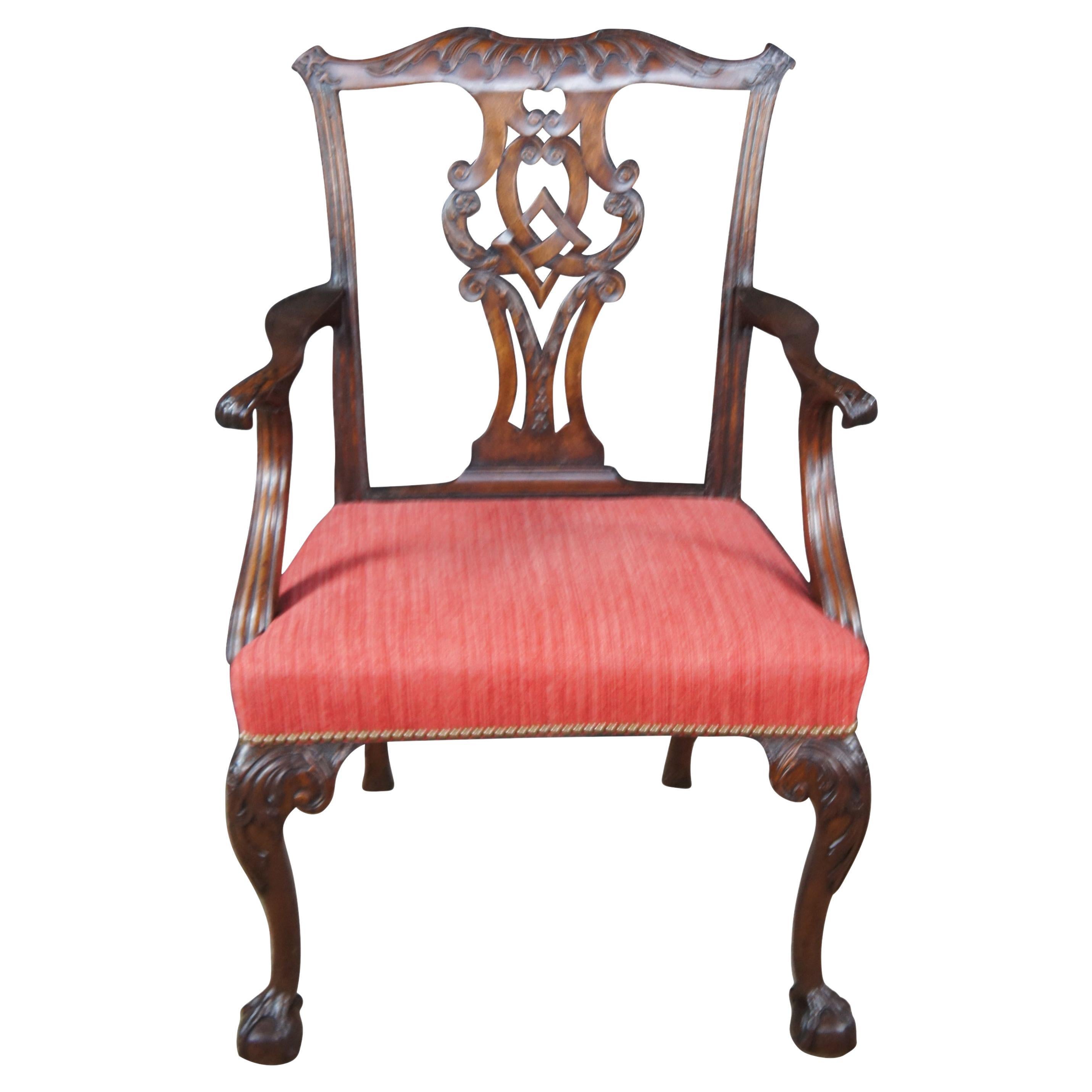 Antiguo Sillón Irlandés Chippendale de Caoba del Siglo XVIII con Brazos de Bola y Garra