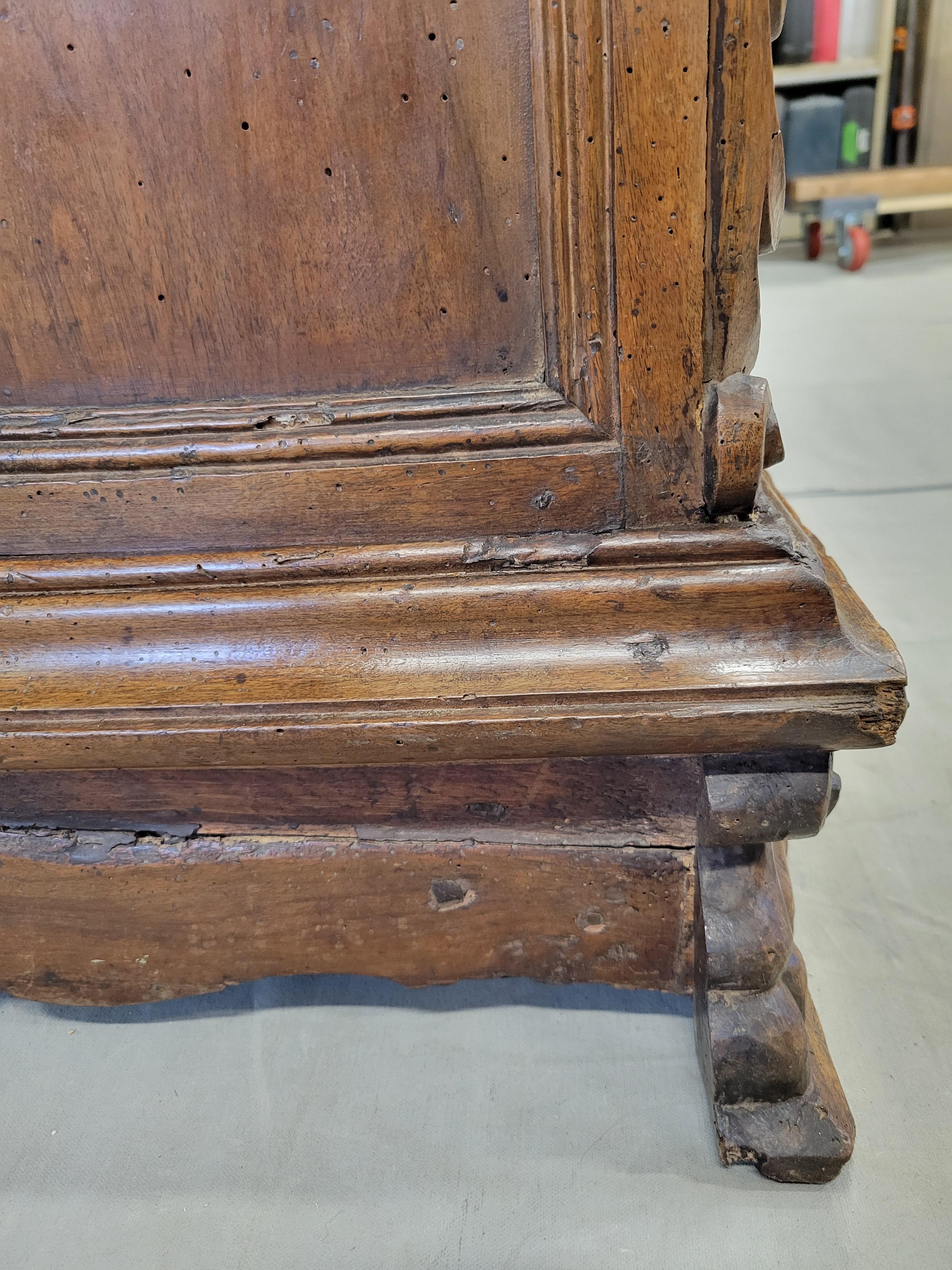 Antike italienische Kommode aus Wurzelholz und Nussbaumholz aus dem 18. Jahrhundert (Bergamo, Lombardei) im Angebot 4