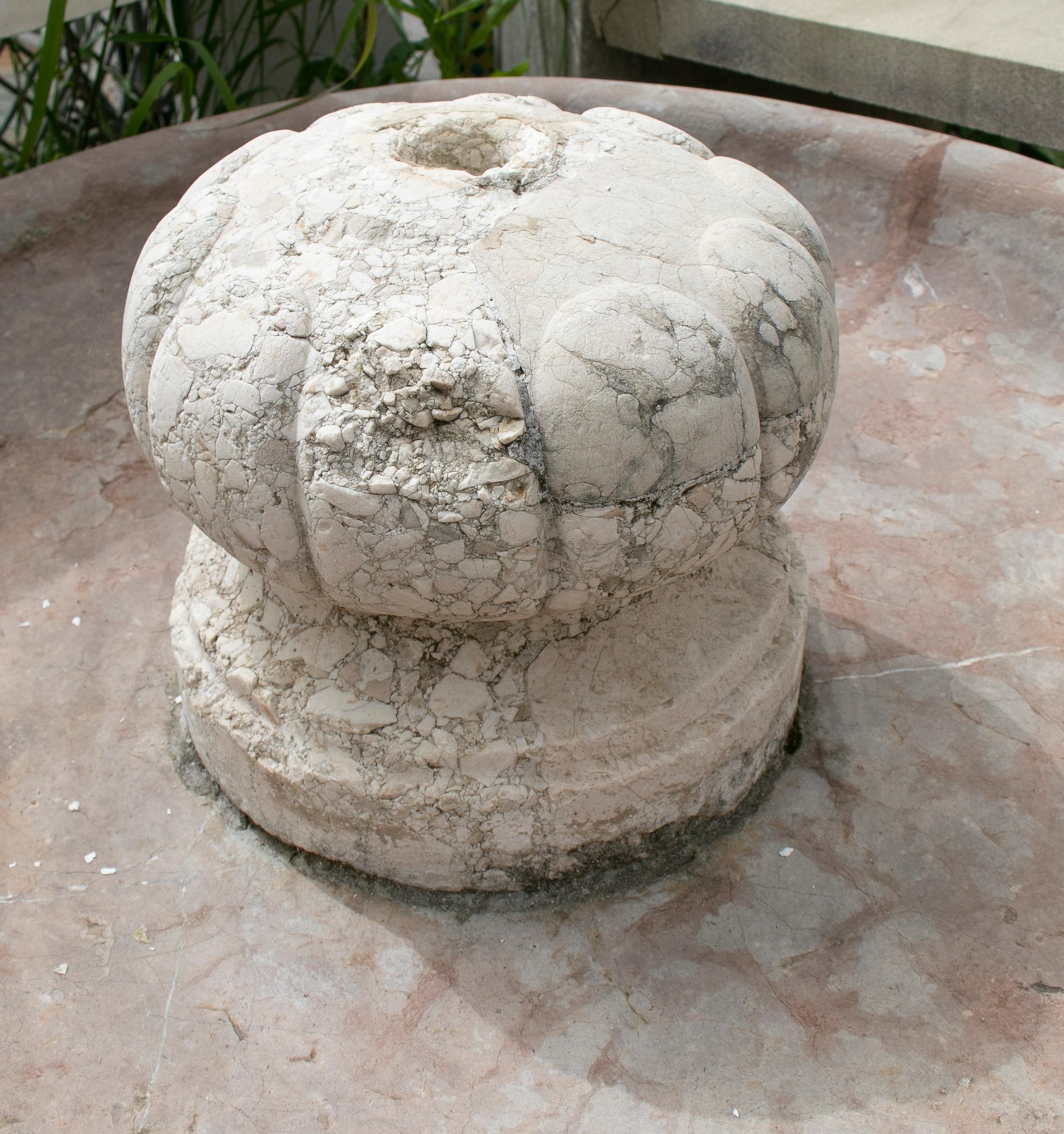 Antiker italienischer Bodenbrunnen aus rotem Verona- und weißem Carrara-Marmor aus dem 18. Jahrhundert im Angebot 4