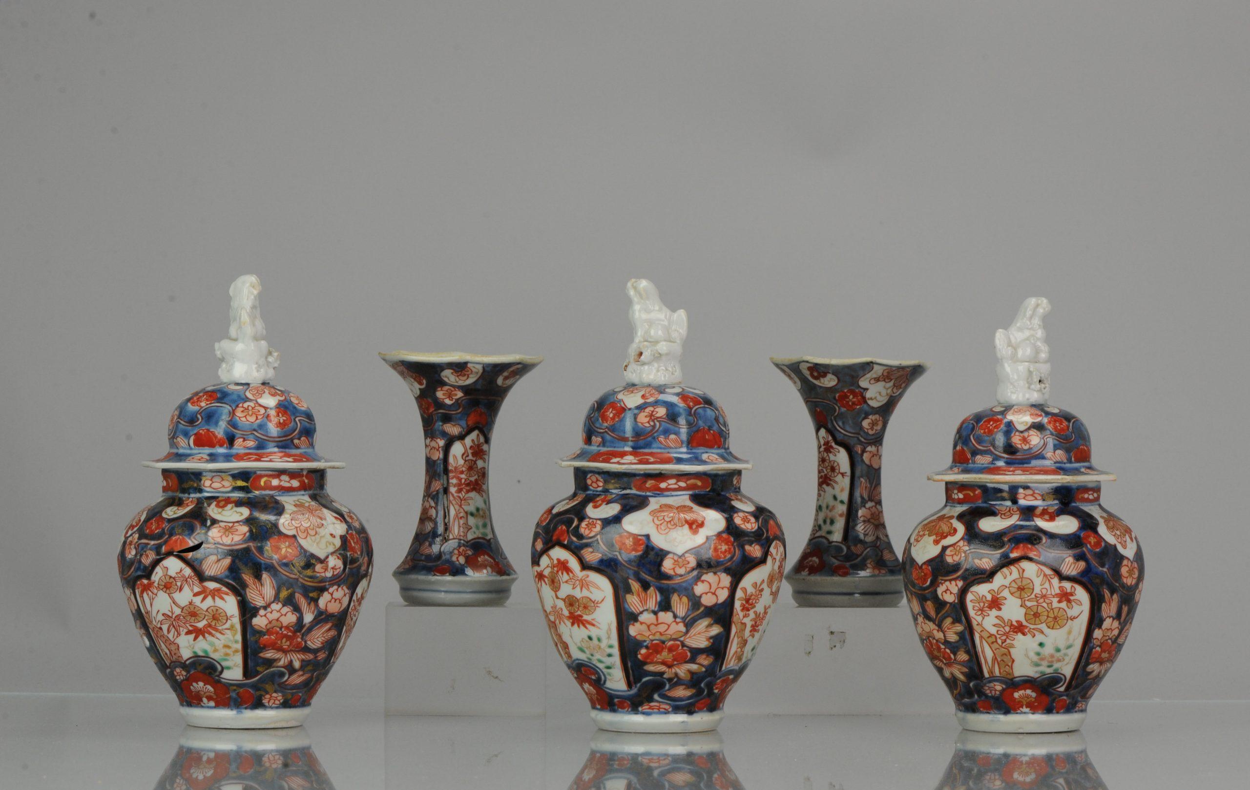 Antique 18th Century Japanese Garniture Porcelain Vase Imari Edo Period In Good Condition For Sale In Amsterdam, Noord Holland