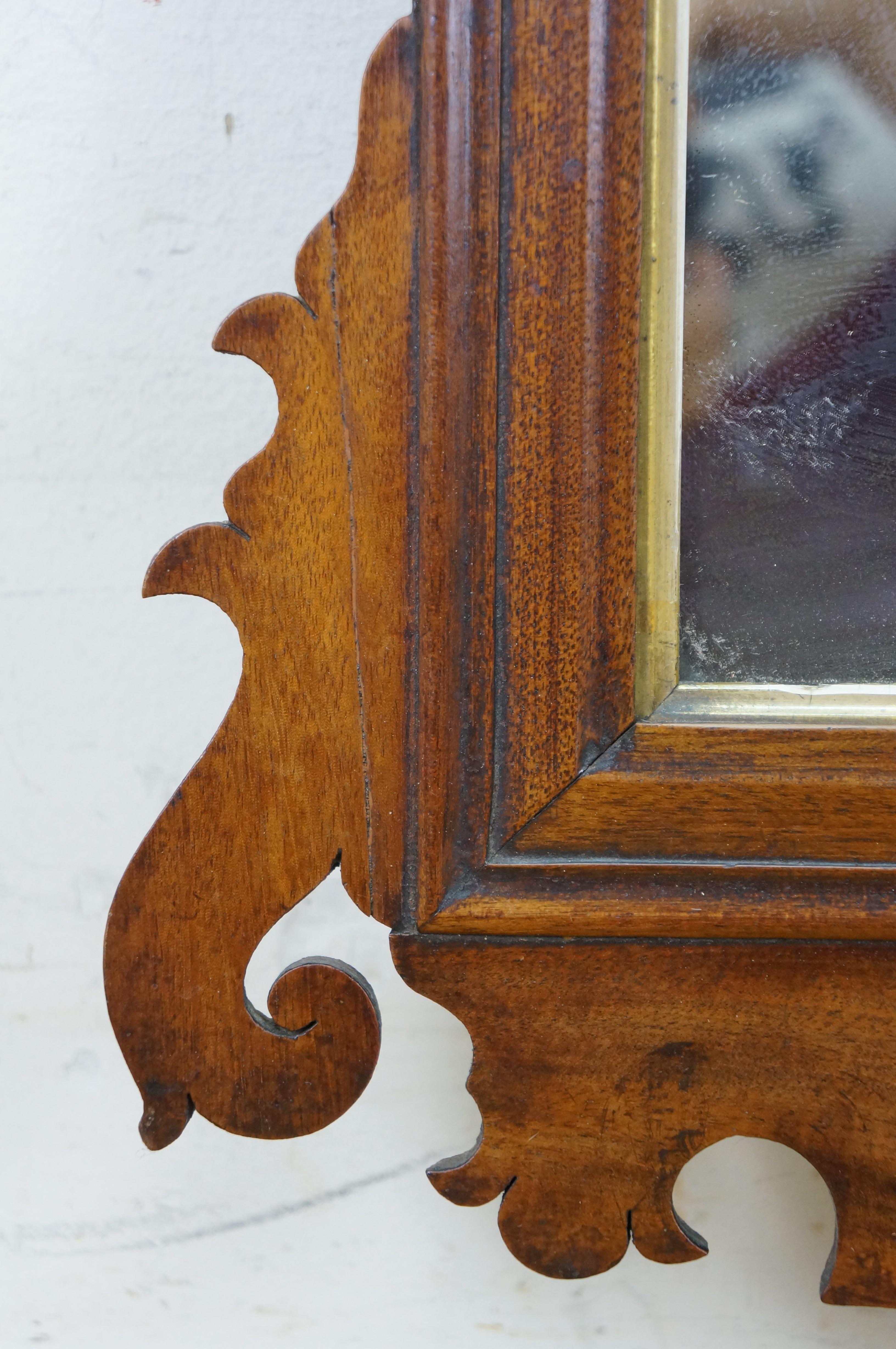 Antique 18th Century John Elliot & Sons Mahogany Chippendale Wall Vanity Mirror For Sale 3