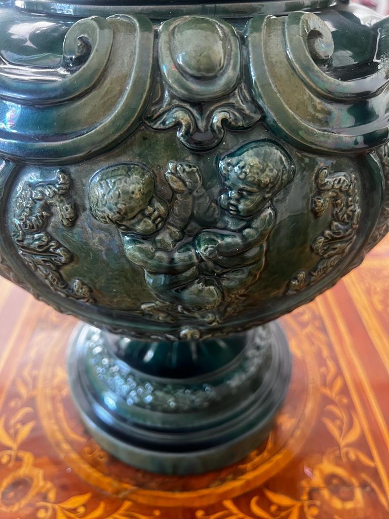 Grand vase ancien du 18e siècle en céramique émaillée de l'Empire français en vente 4