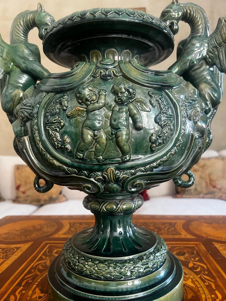 Fait main Grand vase ancien du 18e siècle en céramique émaillée de l'Empire français en vente