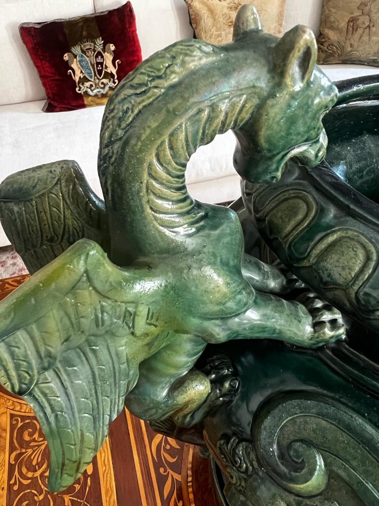 Grand vase ancien du 18e siècle en céramique émaillée de l'Empire français Excellent état - En vente à Doha, QA