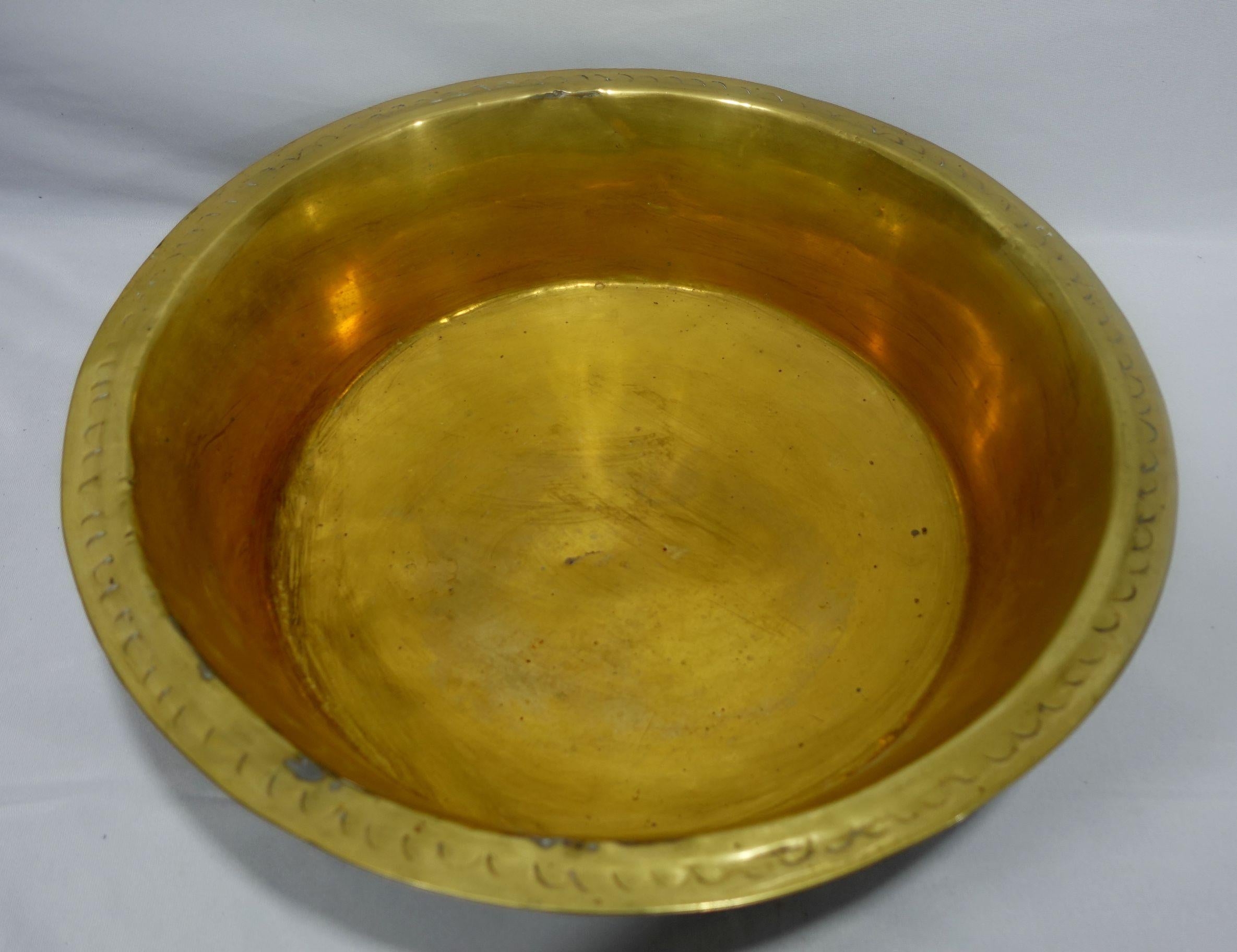 English Antique 18th Century Large Hand Hammered British Brass Basin, BS#01 For Sale