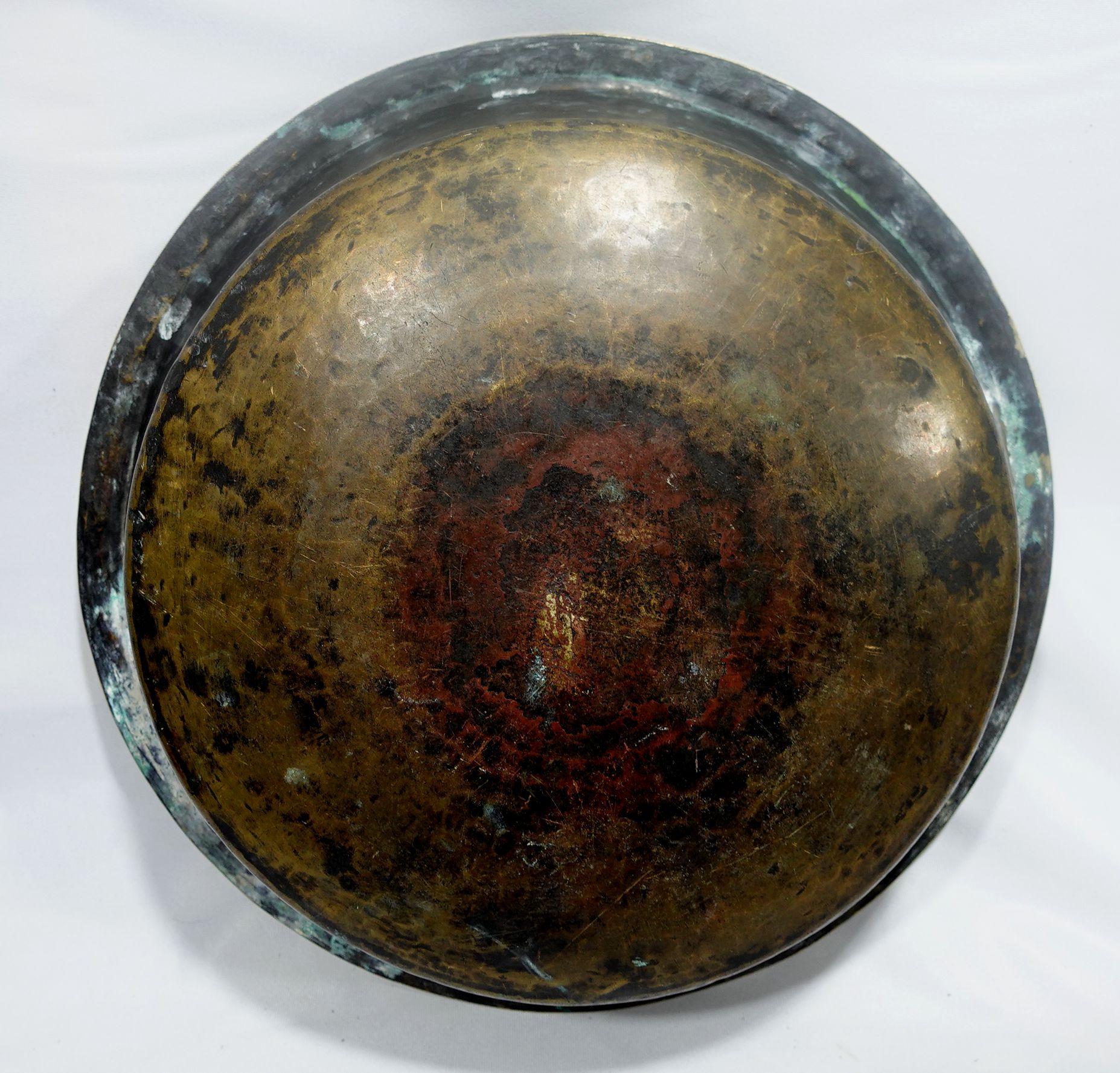 Antique 18th Century Large Hand Hammered British Brass Basin, BS#01 In Good Condition For Sale In Norton, MA