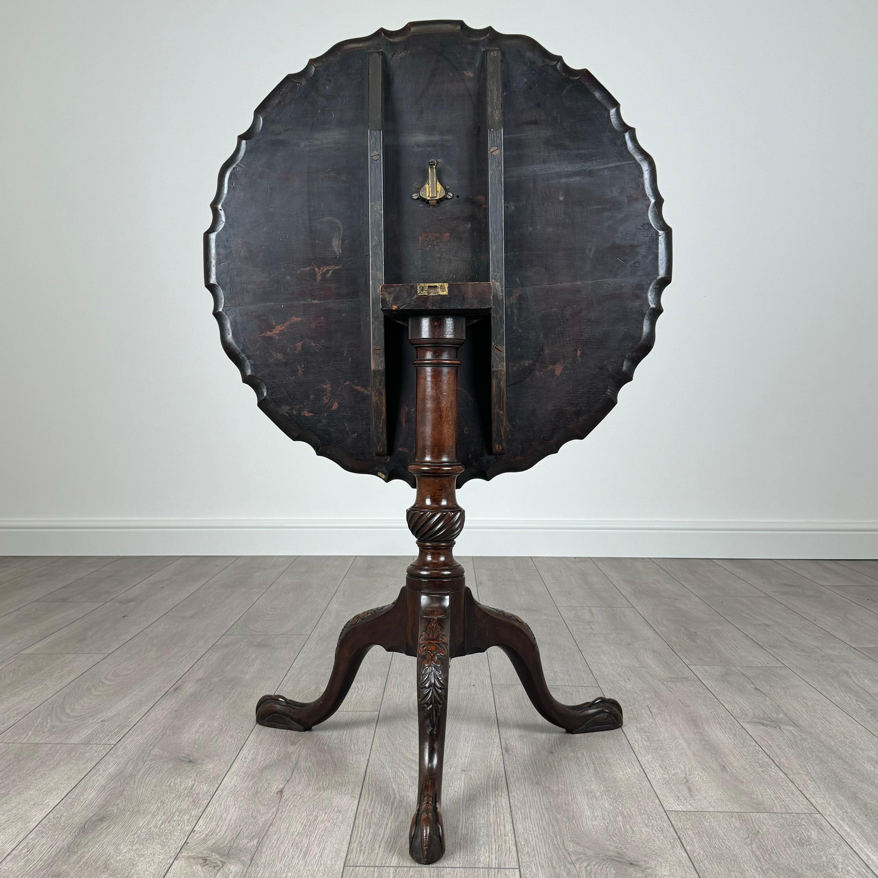 Ancienne table tripode en acajou du 18ème siècle avec plateau en piqué ( REF AF-3508 ) Bon état - En vente à Ledbury, GB