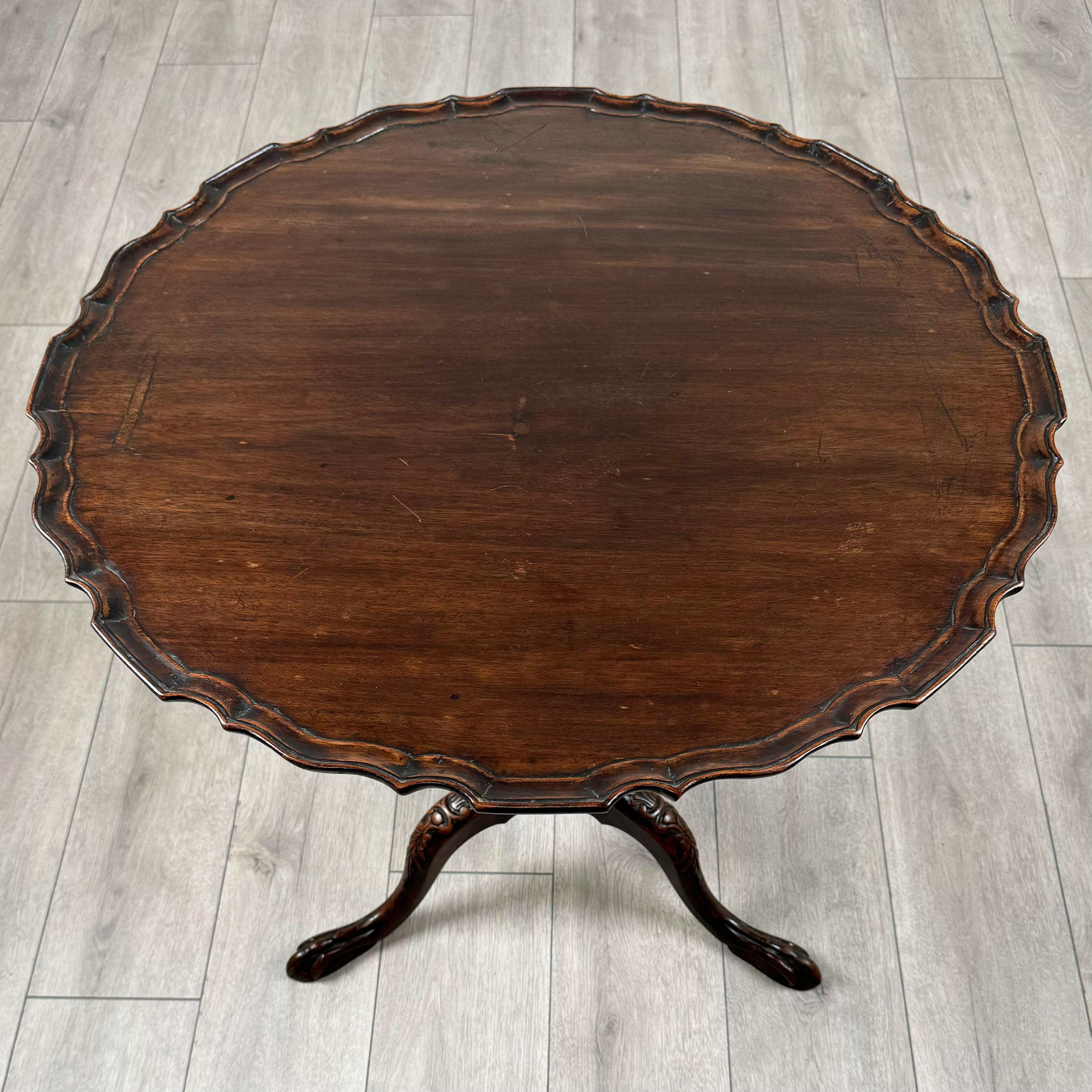 XVIIIe siècle et antérieur Ancienne table tripode en acajou du 18ème siècle avec plateau en piqué ( REF AF-3508 ) en vente
