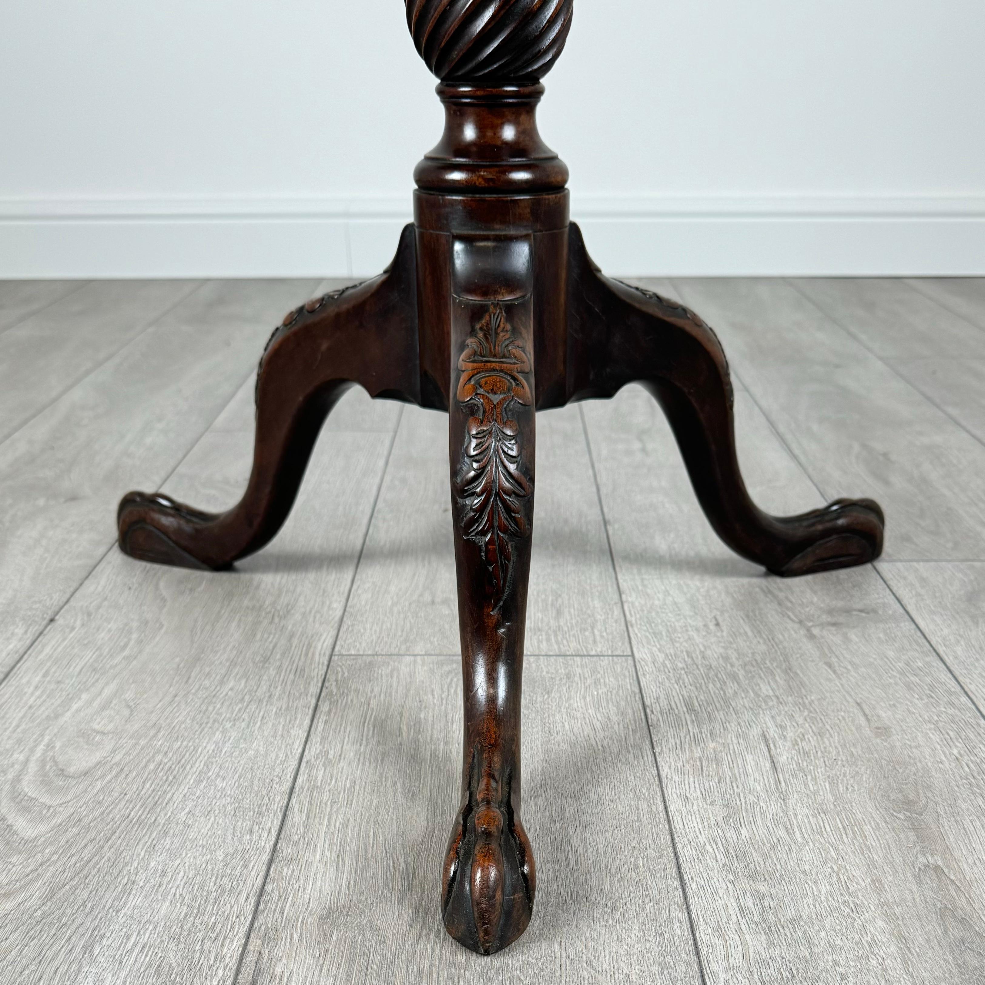 Acajou Ancienne table tripode en acajou du 18ème siècle avec plateau en piqué ( REF AF-3508 ) en vente