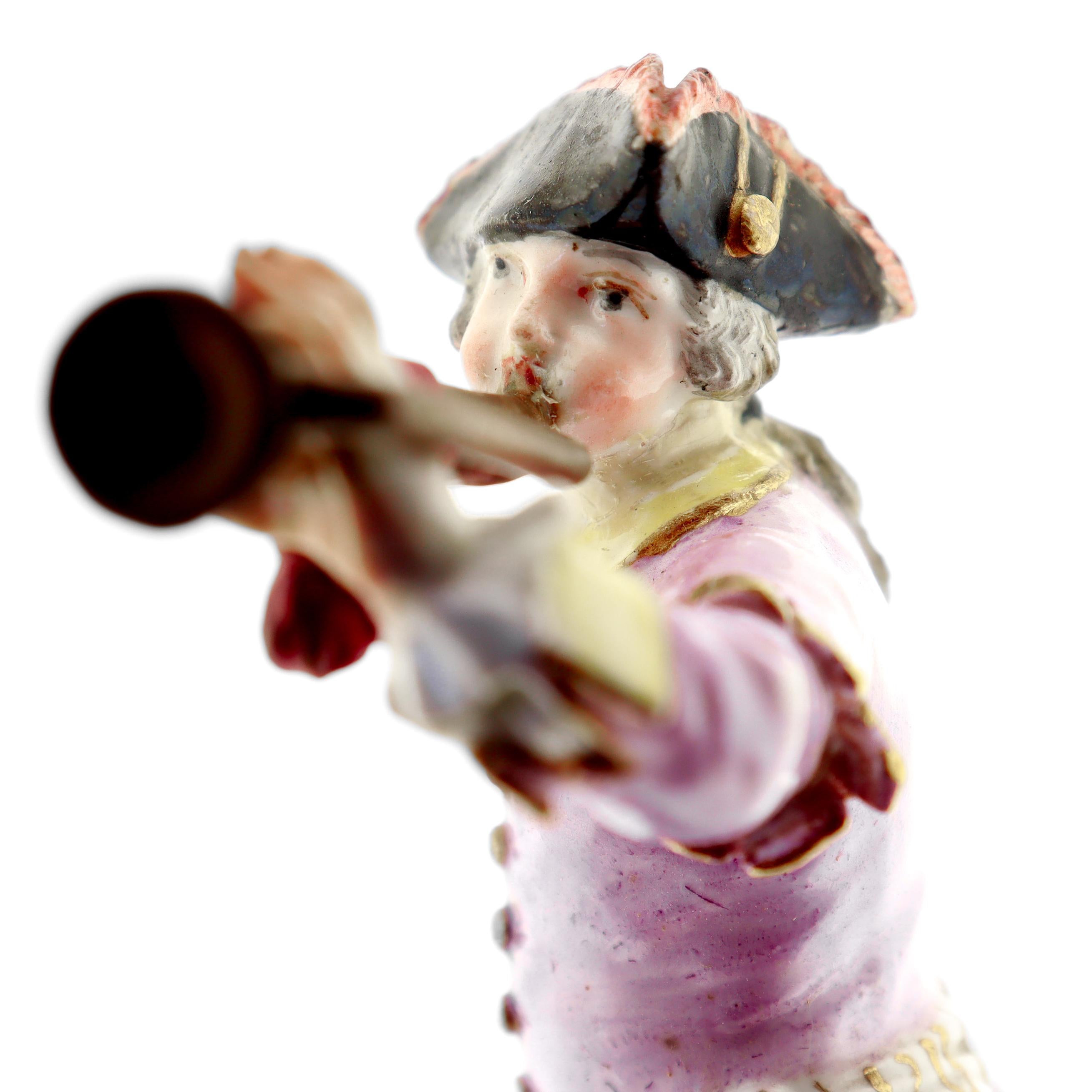 Antica statuina di gallo di Meissen Porcelain del XVIII secolo - Trombettiere n. 12 in vendita 1