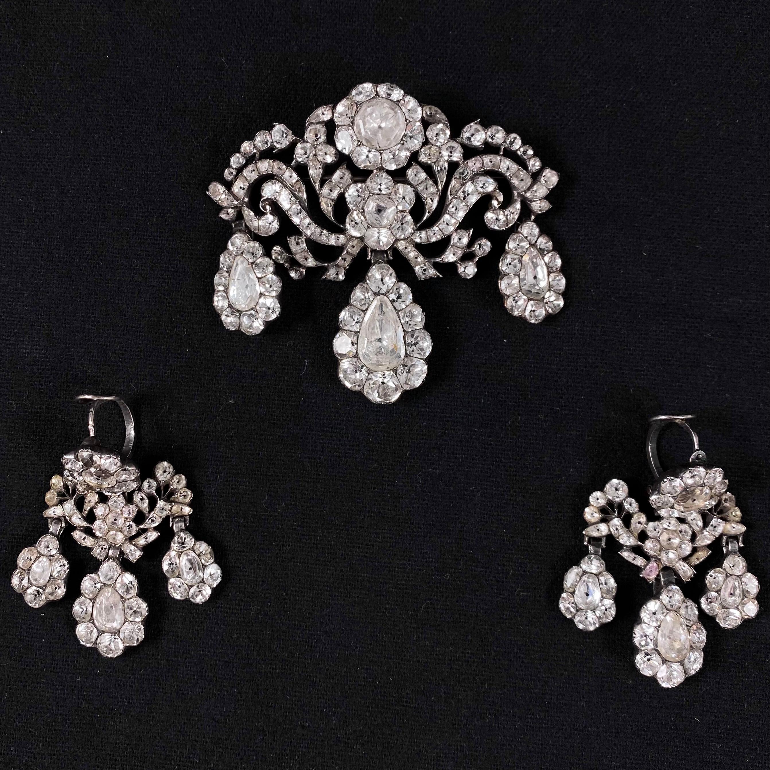 Museum-quality rare and important antique 18th century Minas Novas rock crystal quartz girandole pendant and earrings demi-parure mounted in closed-back silver, Portuguese, circa 1770, fitted in an antique case. From the second half of the