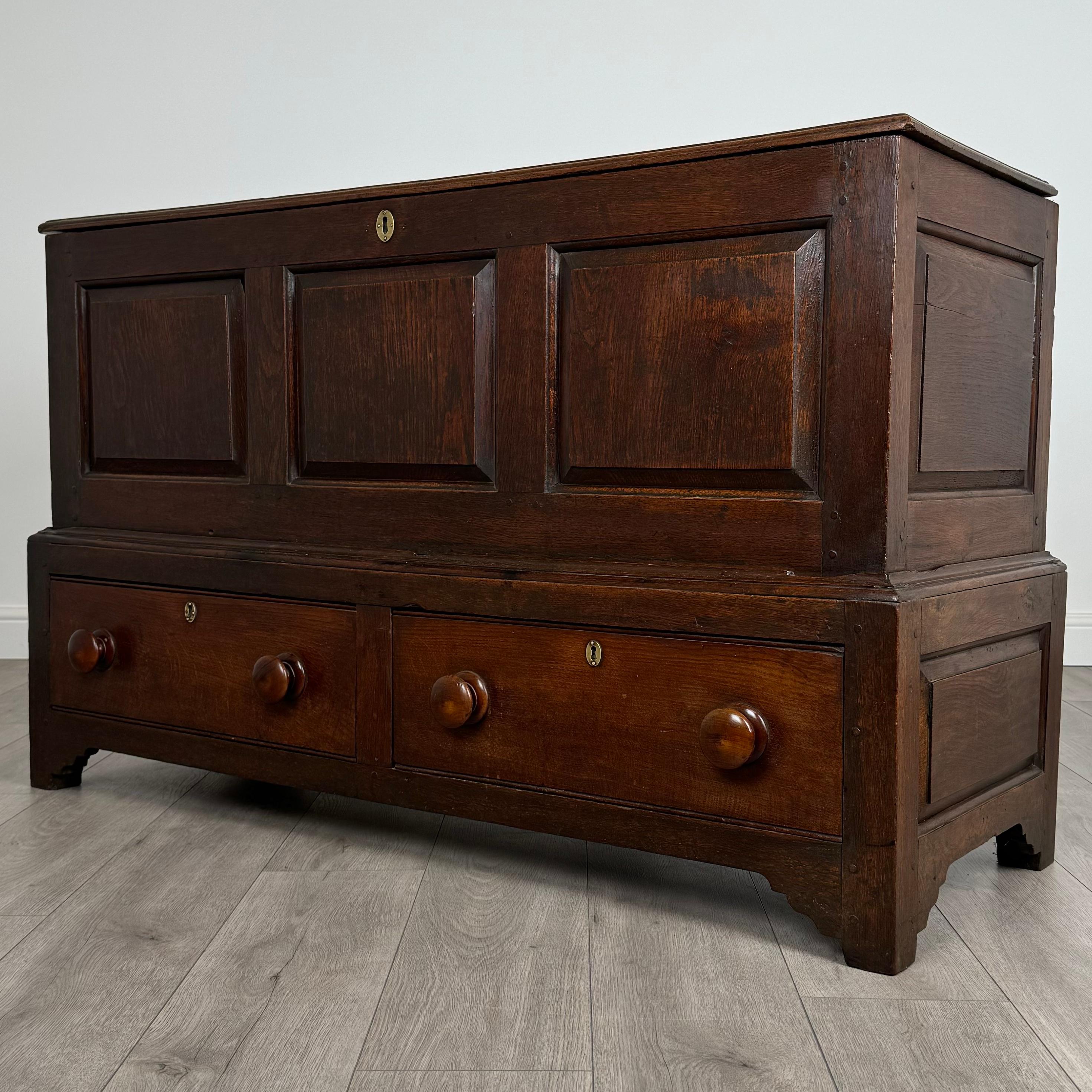 Britannique Ancienne commode du 18ème siècle en chêne (REF AF-3683) en vente