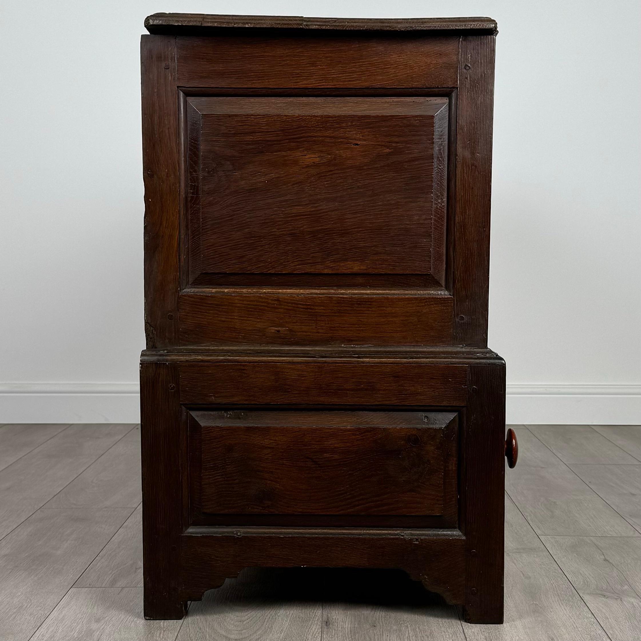 Ancienne commode du 18ème siècle en chêne (REF AF-3683) en vente 2