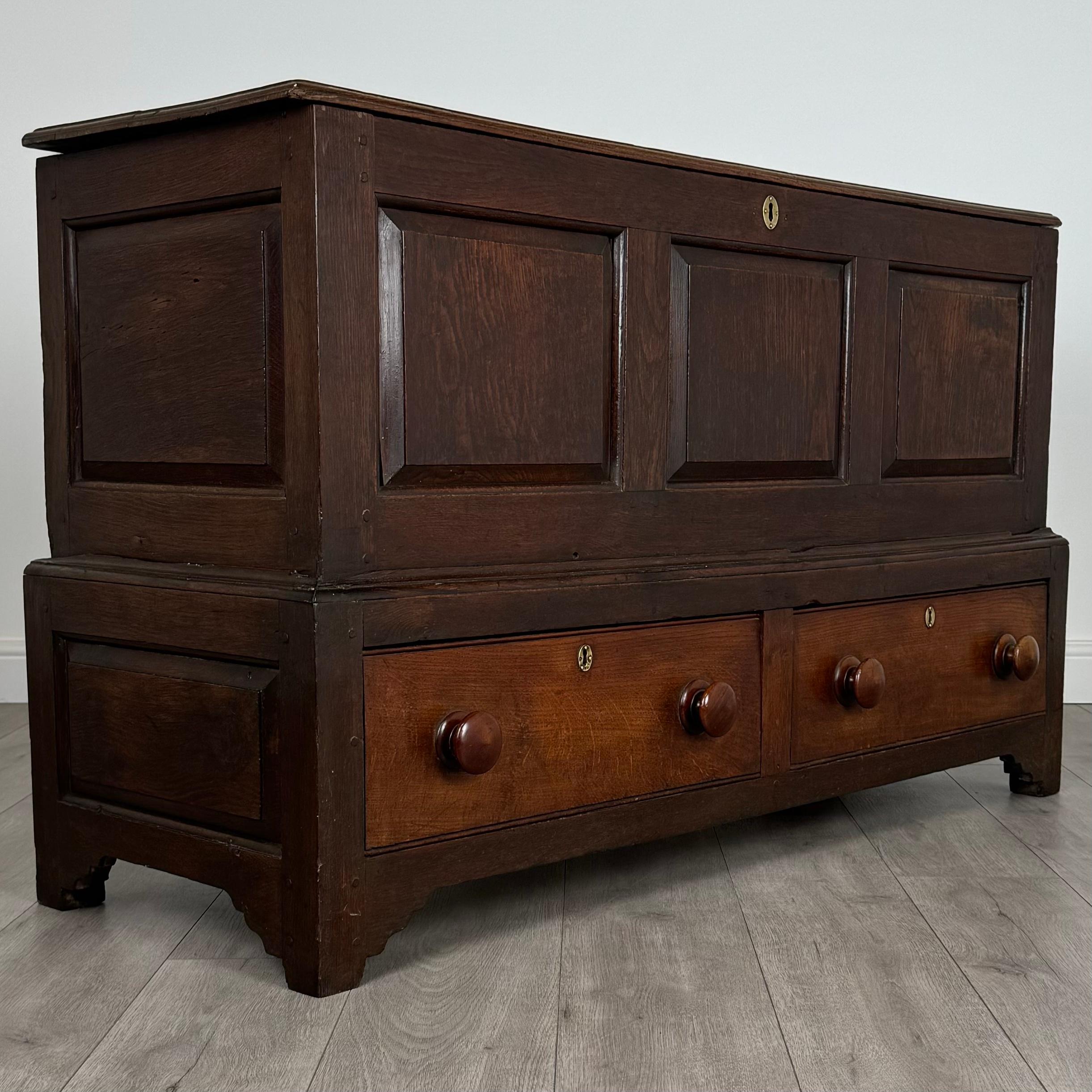 Ancienne commode du 18ème siècle en chêne (REF AF-3683) en vente 3