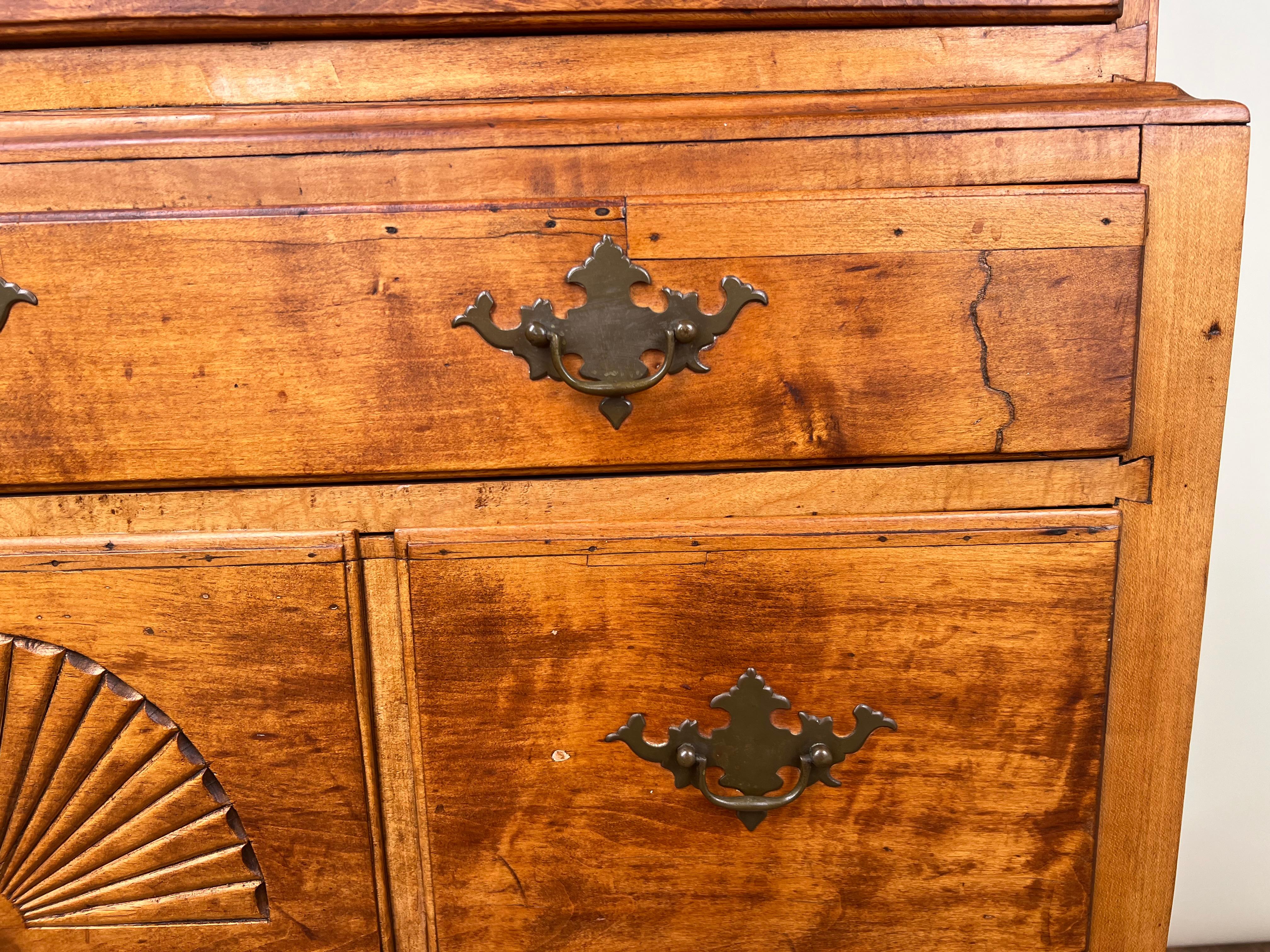 Antique 18th Century New Hampshire Queen Anne Maple Highboy For Sale 9