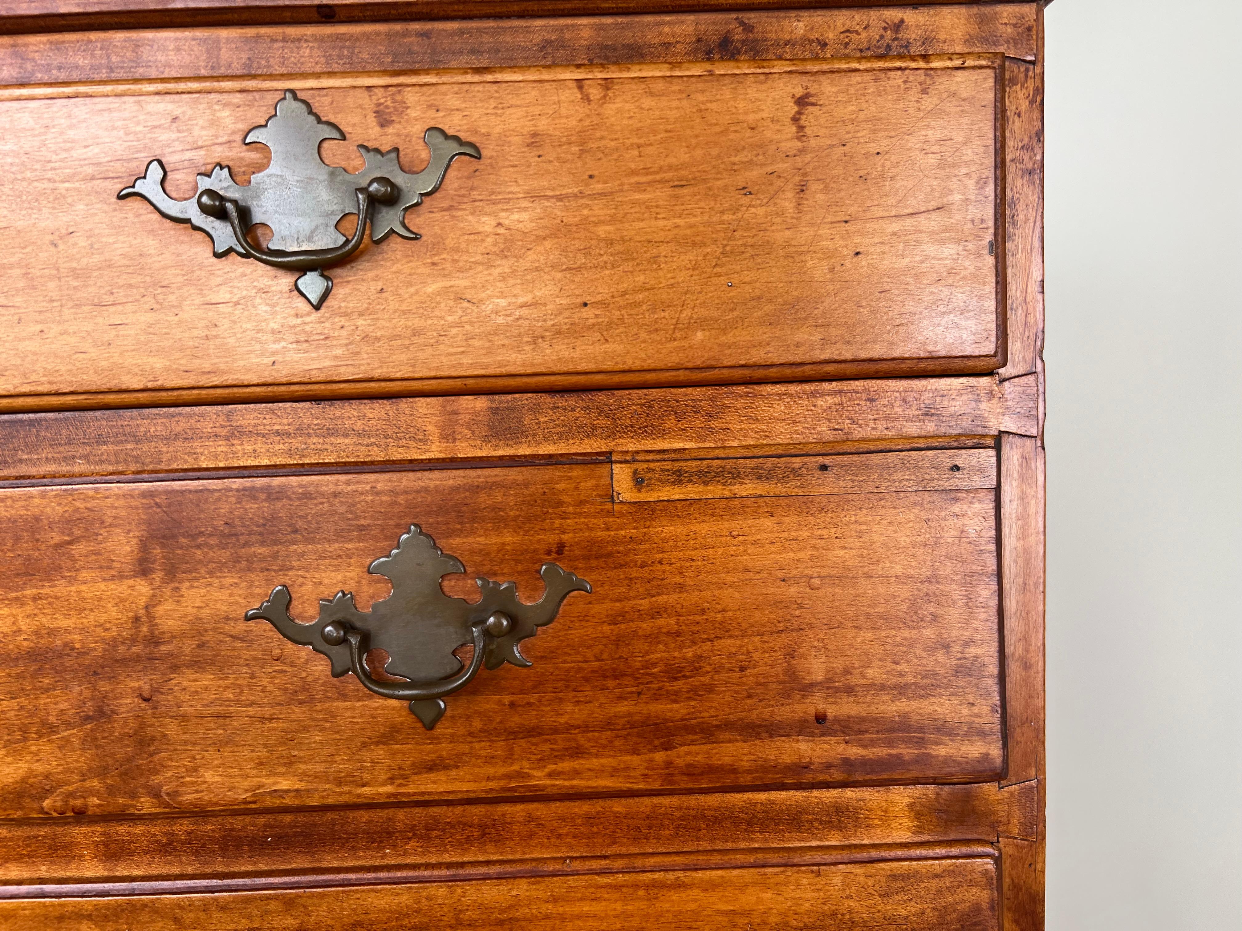 Antique 18th Century New Hampshire Queen Anne Maple Highboy For Sale 11